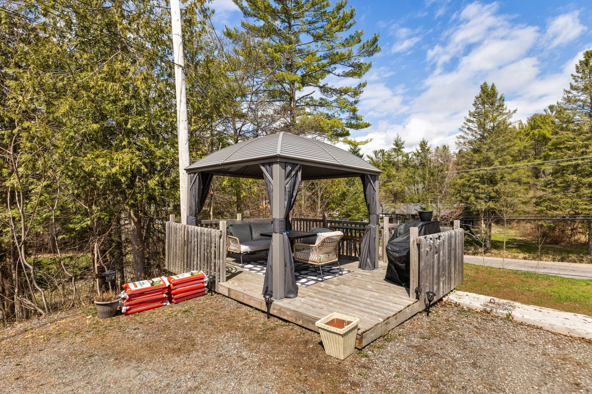 









2162


Mtée Paiement

,
Val-des-Monts,




QC
J8N7E1

