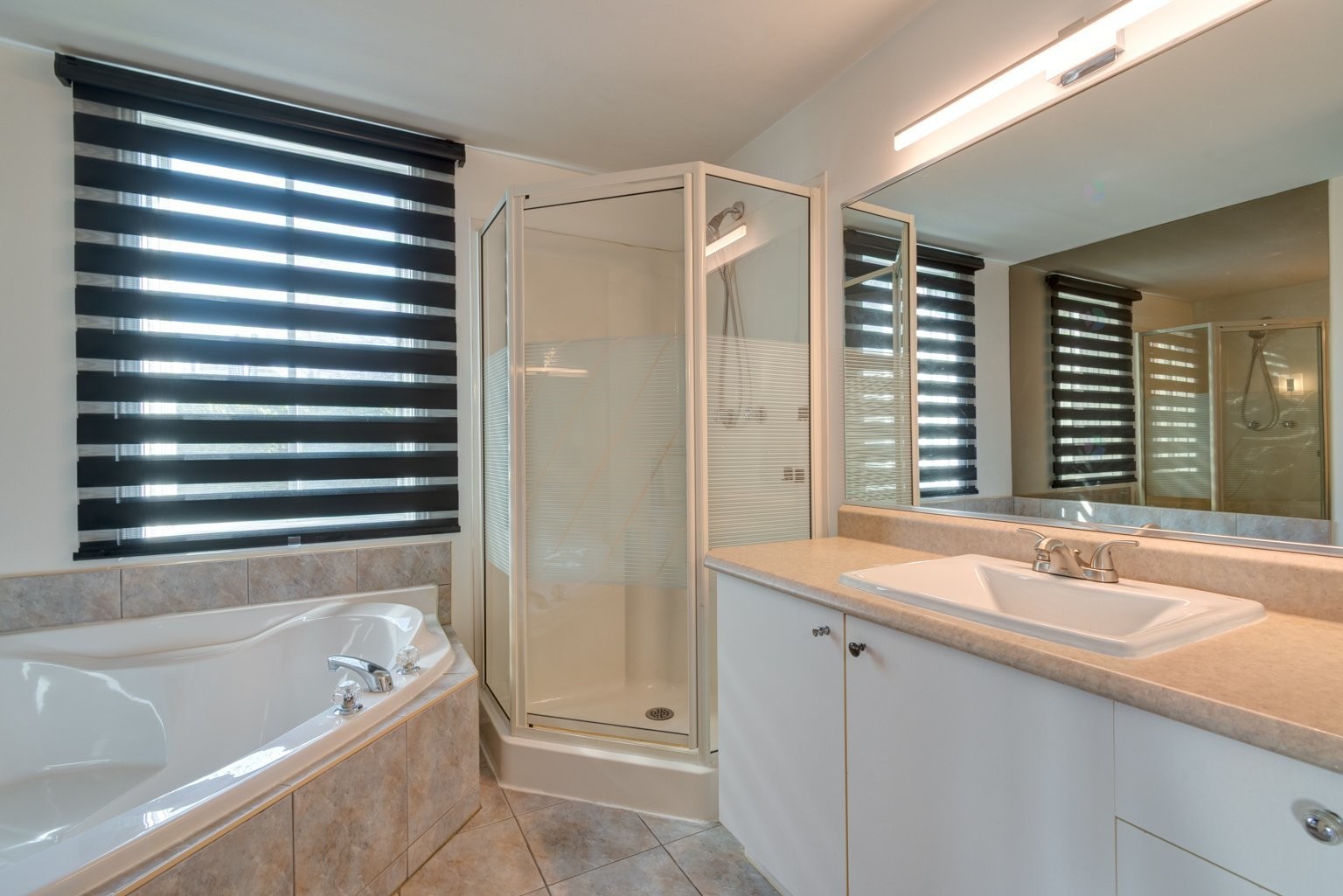 









374


Rue de Dijon

,
Boucherville,




QC
J4B8G1

