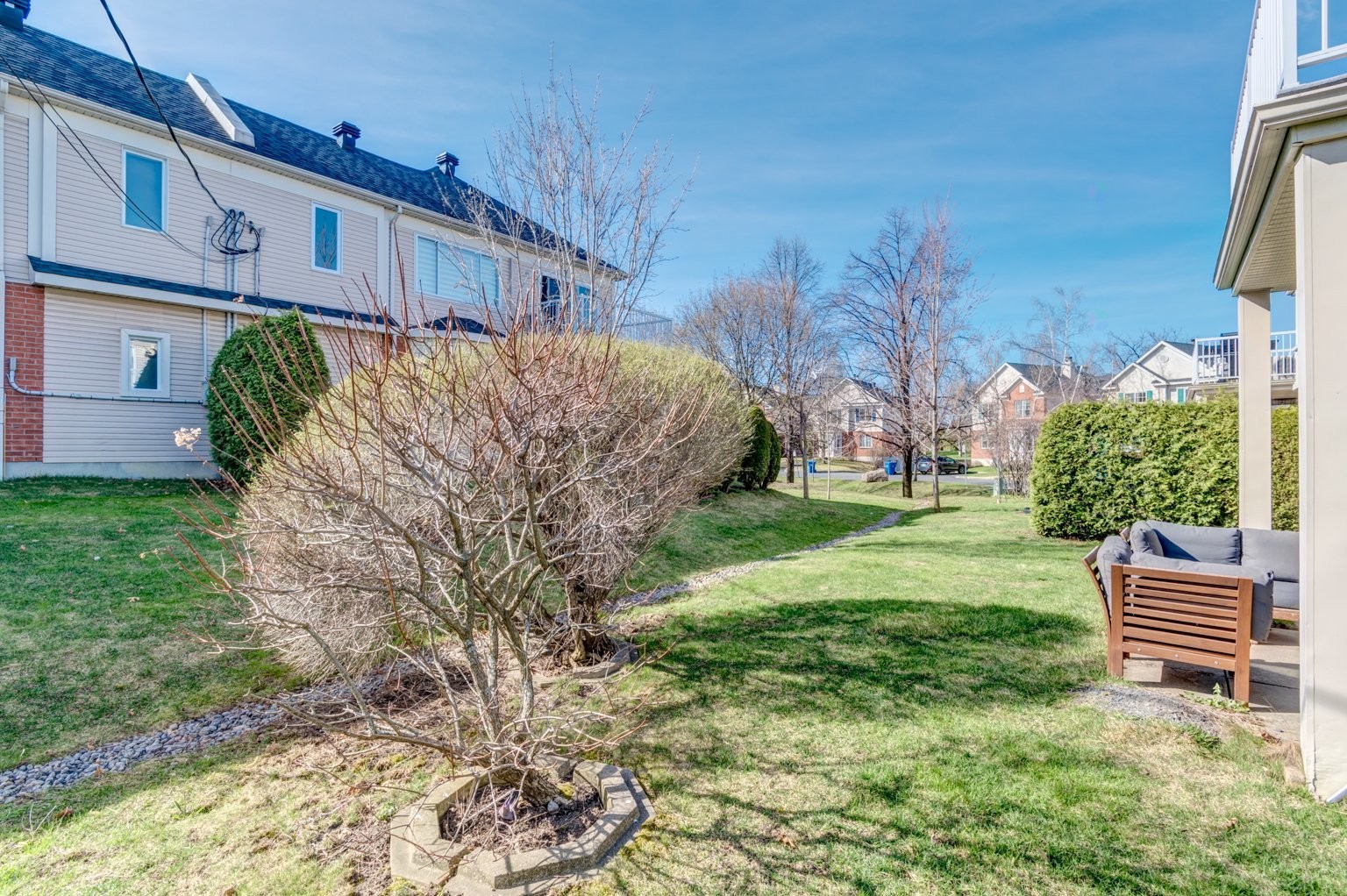 









374


Rue de Dijon

,
Boucherville,




QC
J4B8G1

