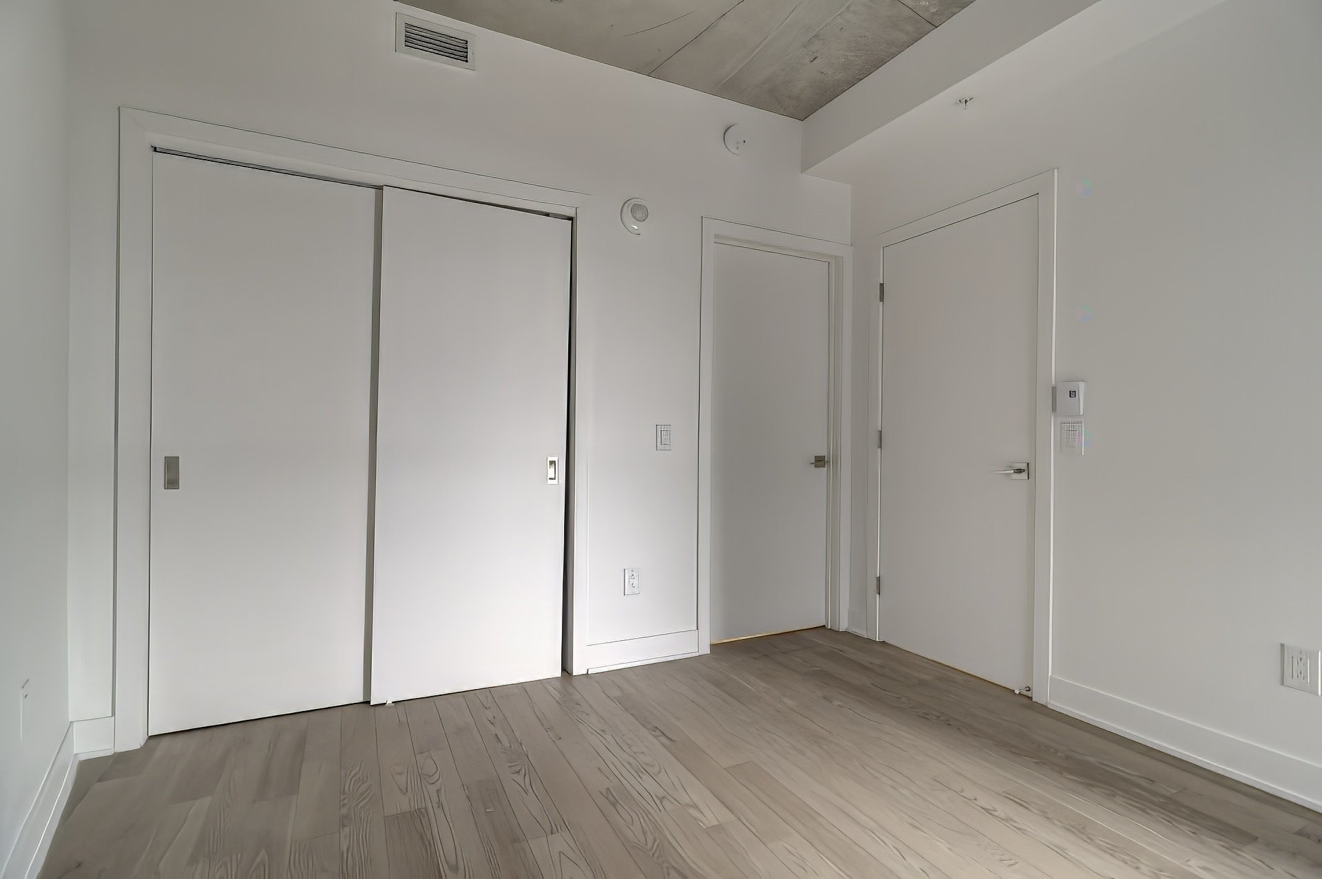 









1150


Boul. René-Lévesque E.

, 523,
Montréal (Ville-Marie),




QC
H2L0J6

