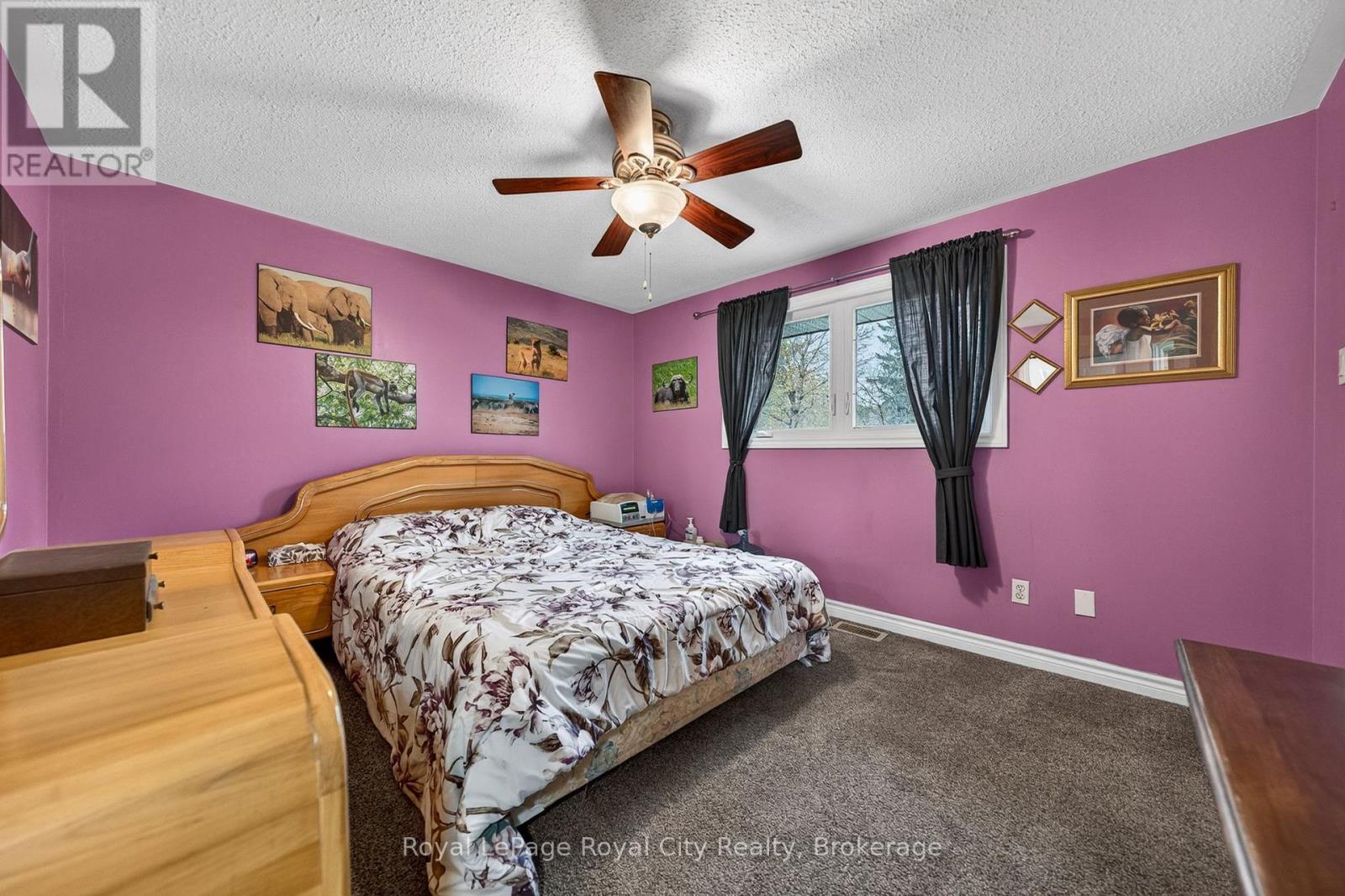 












16 SANDERSON DRIVE

,
Guelph (Willow West/Sugarbush/West Acres),




Ontario
N1H6T8

