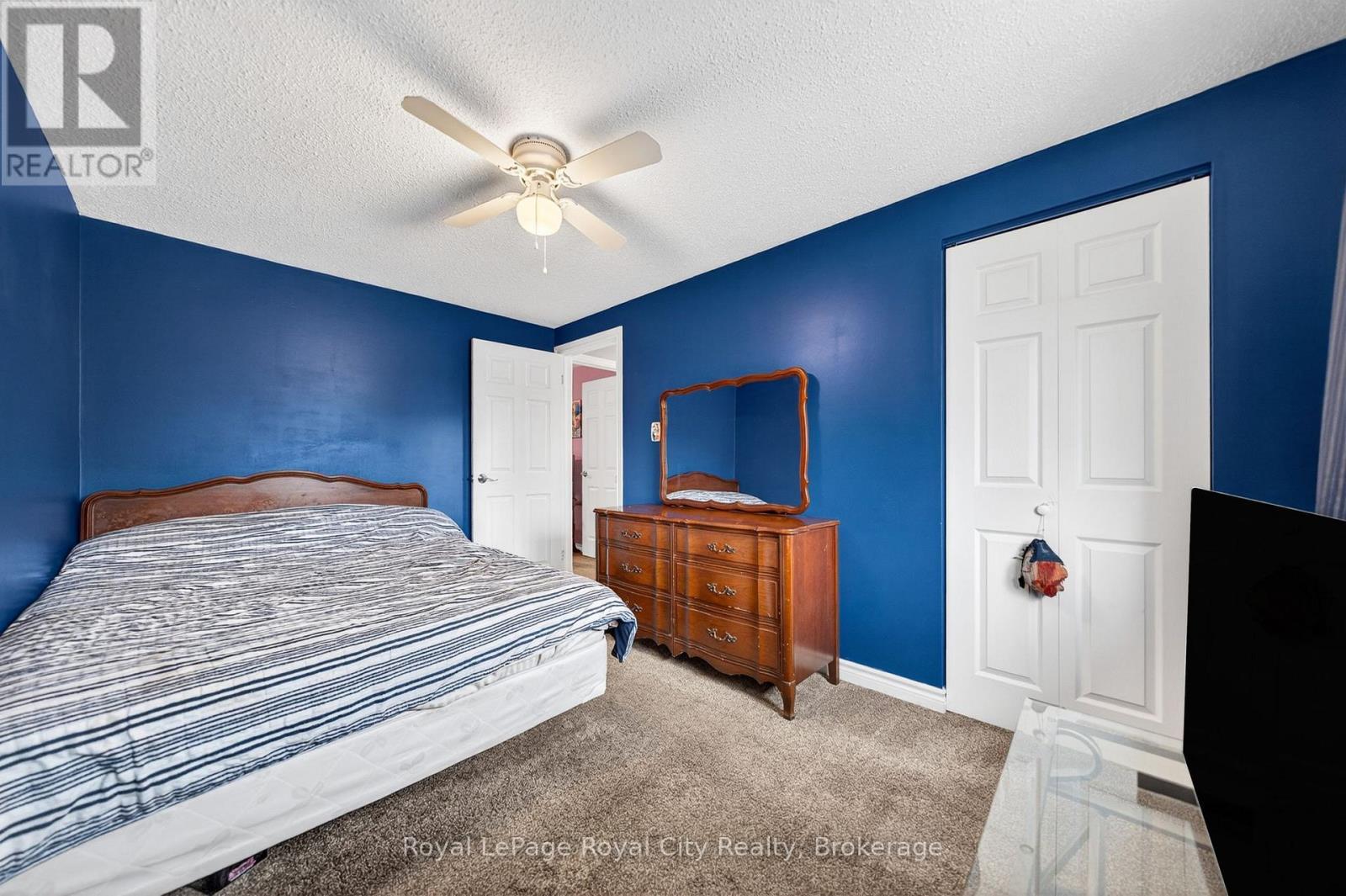 












16 SANDERSON DRIVE

,
Guelph (Willow West/Sugarbush/West Acres),




Ontario
N1H6T8

