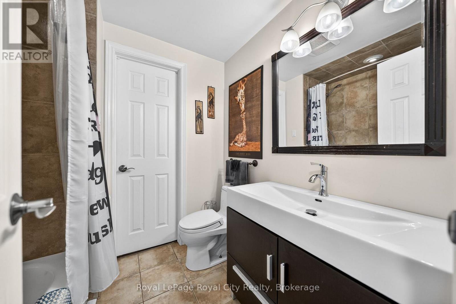 












16 SANDERSON DRIVE

,
Guelph (Willow West/Sugarbush/West Acres),




Ontario
N1H6T8

