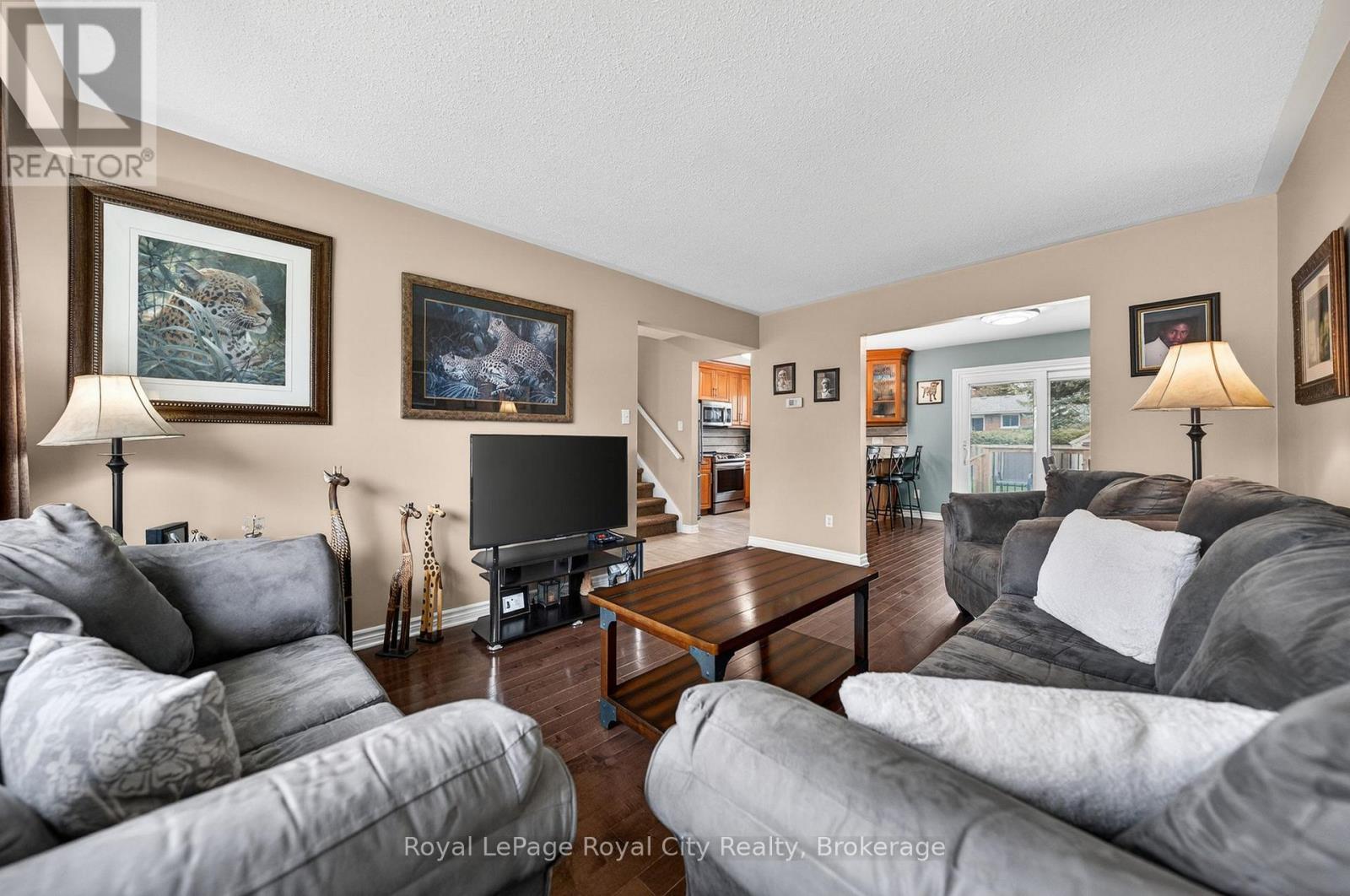 












16 SANDERSON DRIVE

,
Guelph (Willow West/Sugarbush/West Acres),




Ontario
N1H6T8

