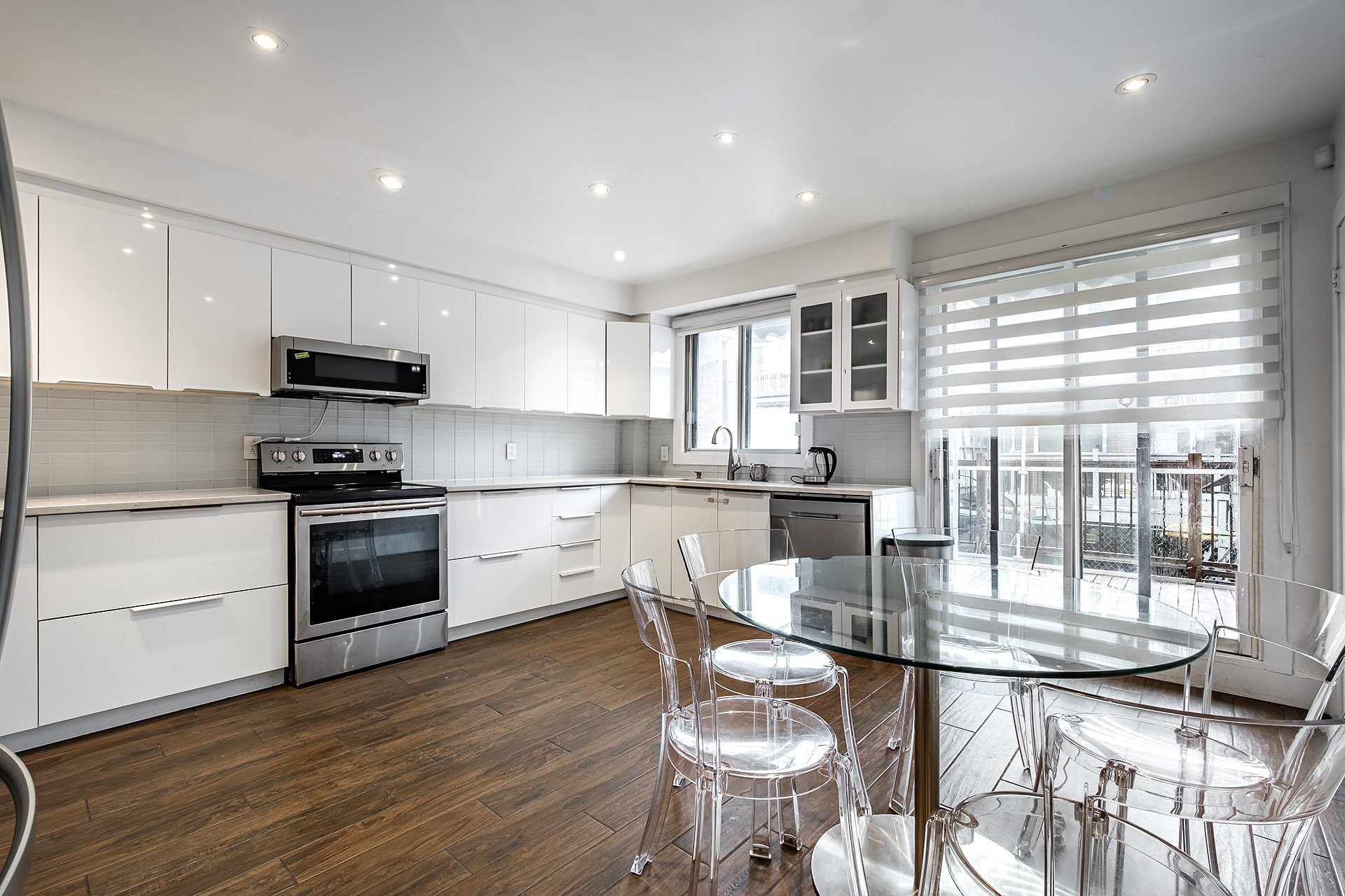 









5754

 - 5756


Av. Fairside

,
Côte-Saint-Luc,




QC
H4W2A7

