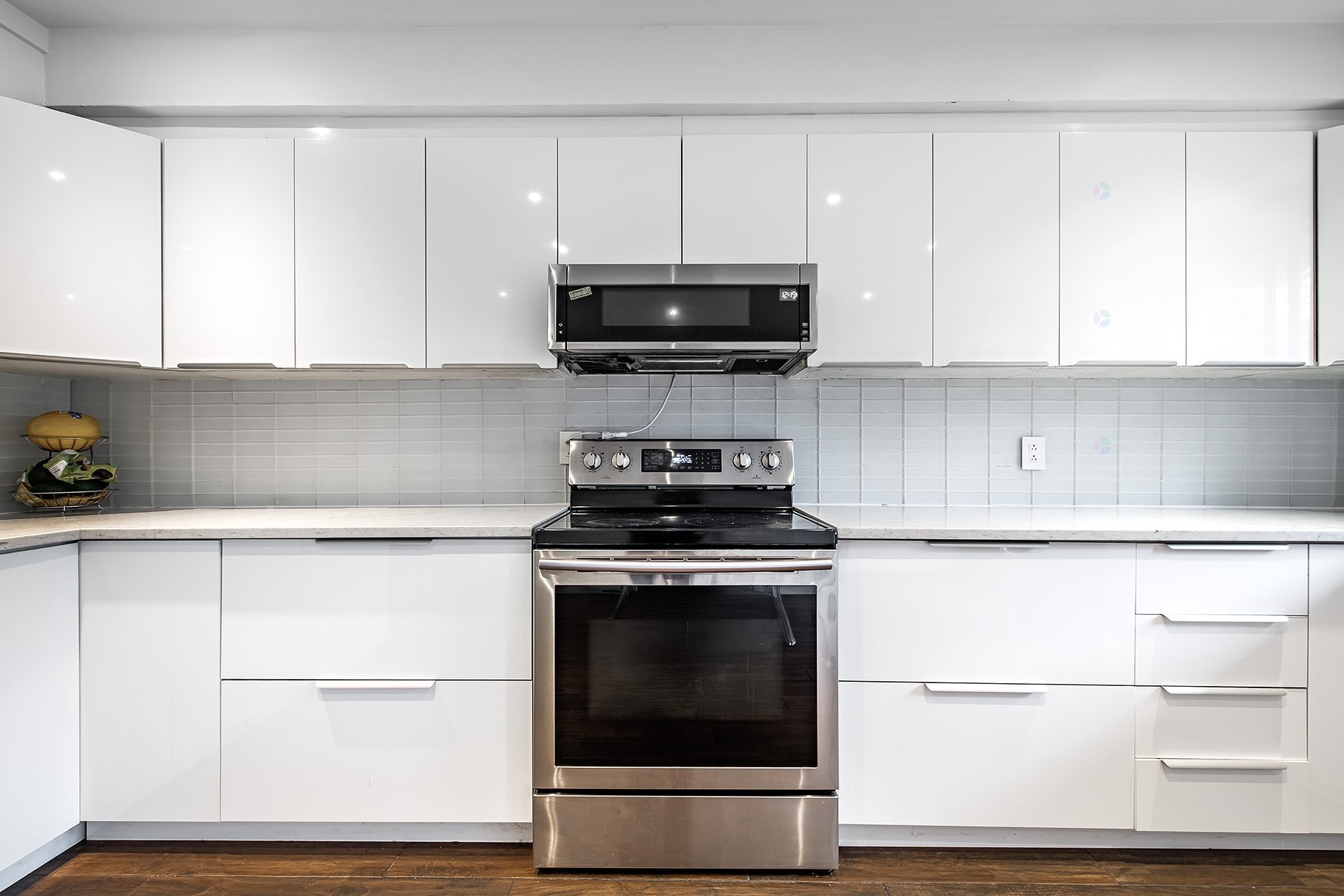 









5754

 - 5756


Av. Fairside

,
Côte-Saint-Luc,




QC
H4W2A7

