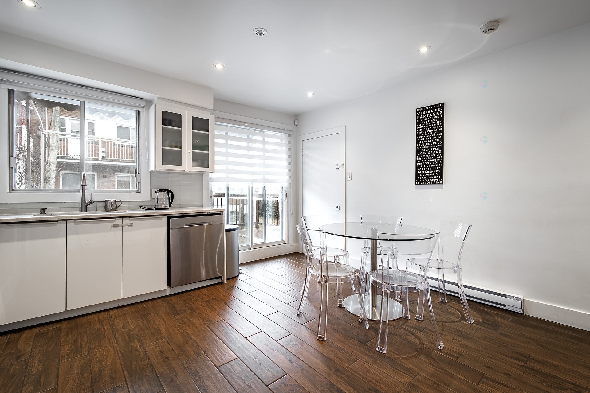 









5754

 - 5756


Av. Fairside

,
Côte-Saint-Luc,




QC
H4W2A7

