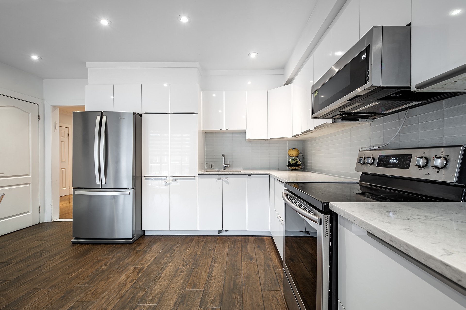 









5754

 - 5756


Av. Fairside

,
Côte-Saint-Luc,




QC
H4W2A7

