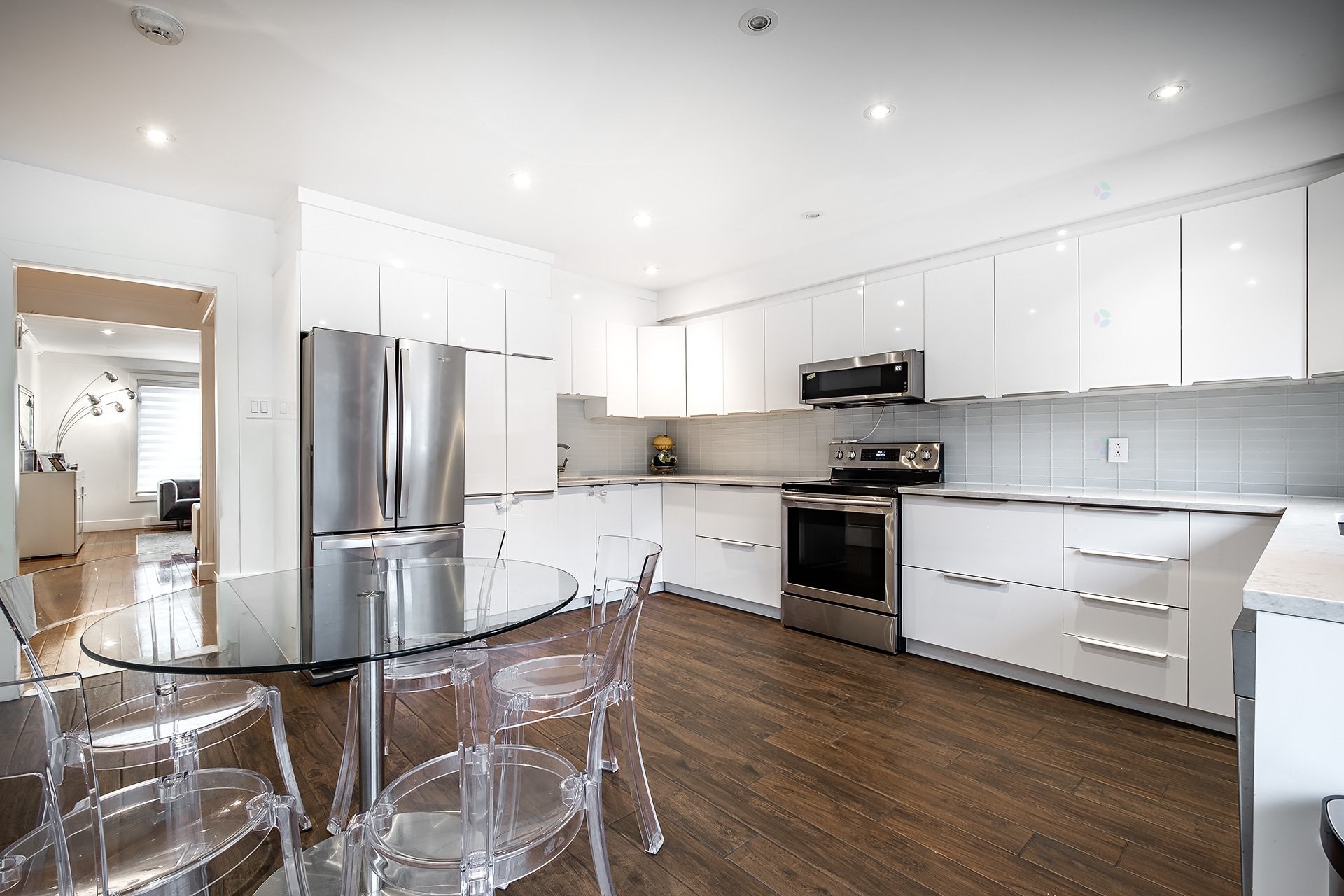 









5754

 - 5756


Av. Fairside

,
Côte-Saint-Luc,




QC
H4W2A7

