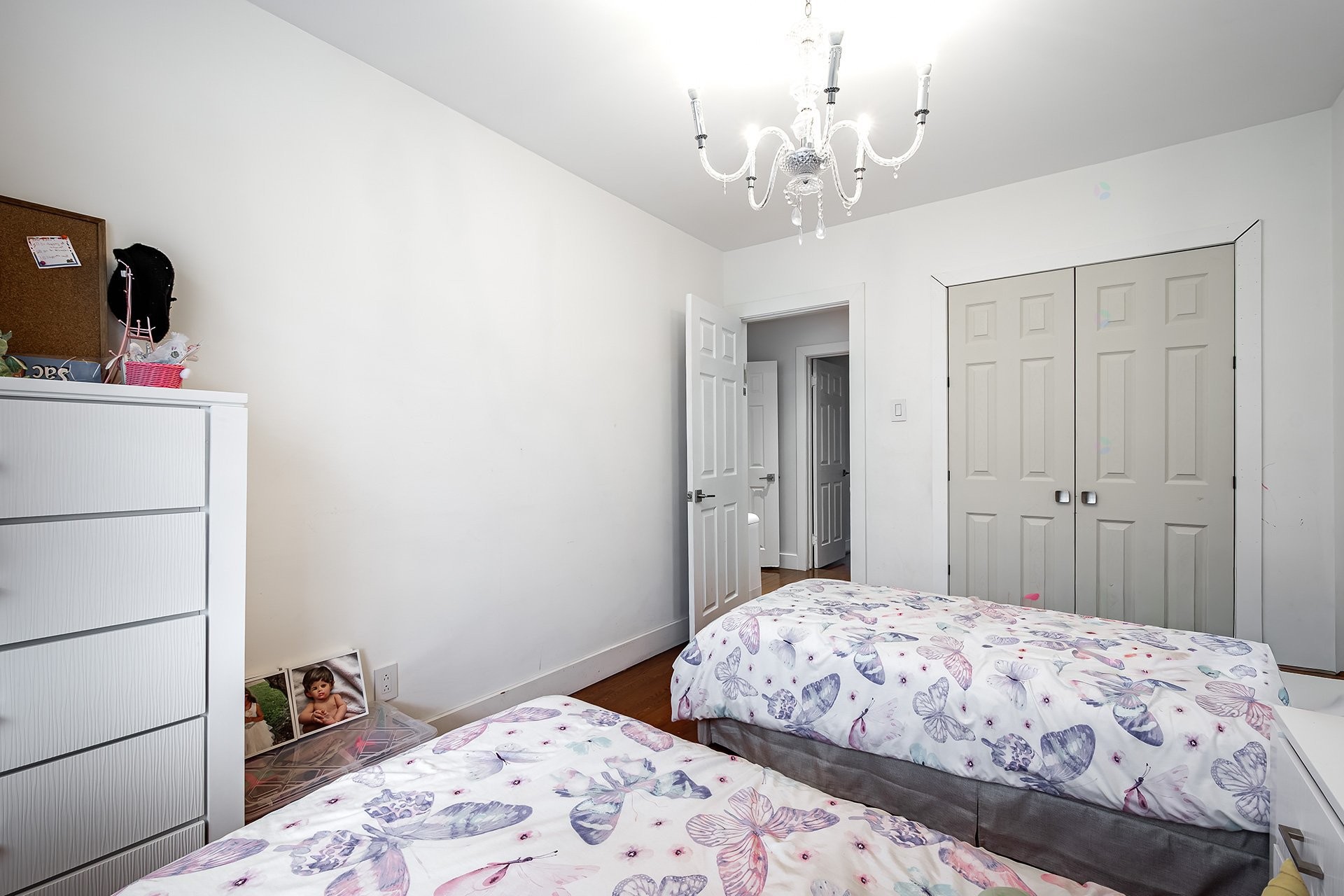 









5754

 - 5756


Av. Fairside

,
Côte-Saint-Luc,




QC
H4W2A7

