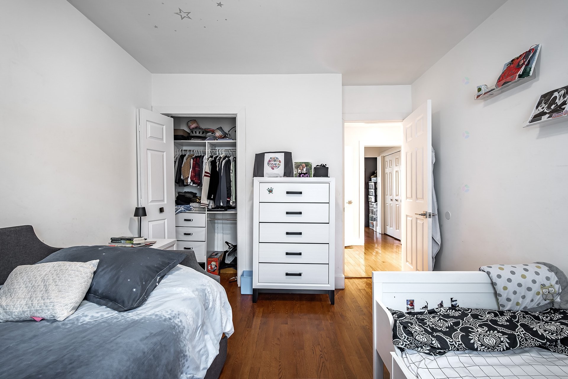









5754

 - 5756


Av. Fairside

,
Côte-Saint-Luc,




QC
H4W2A7

