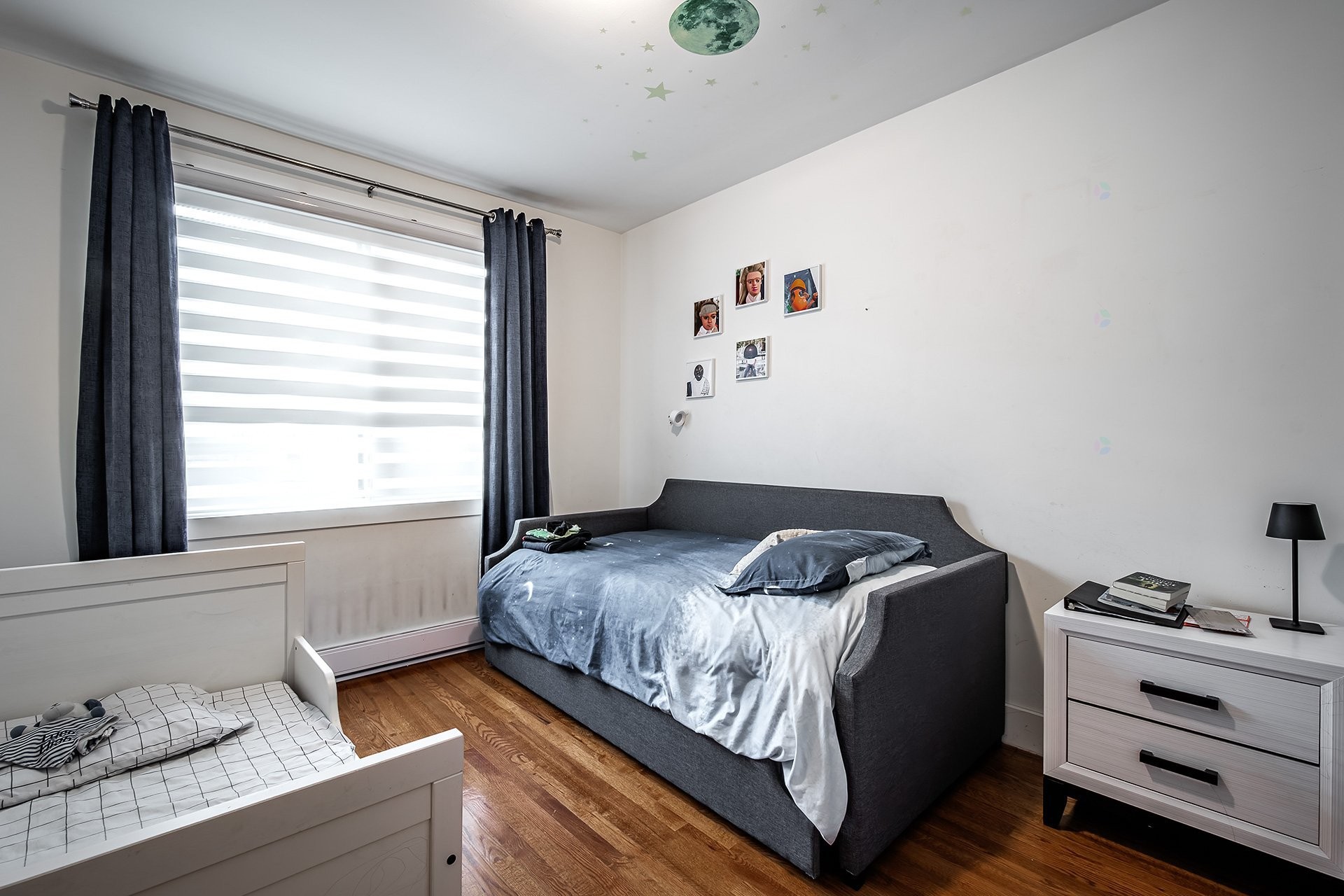 









5754

 - 5756


Av. Fairside

,
Côte-Saint-Luc,




QC
H4W2A7

