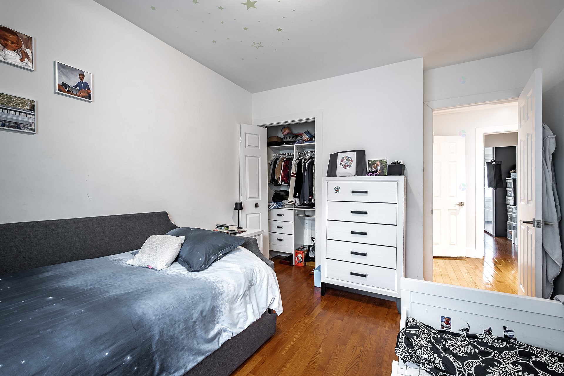 









5754

 - 5756


Av. Fairside

,
Côte-Saint-Luc,




QC
H4W2A7

