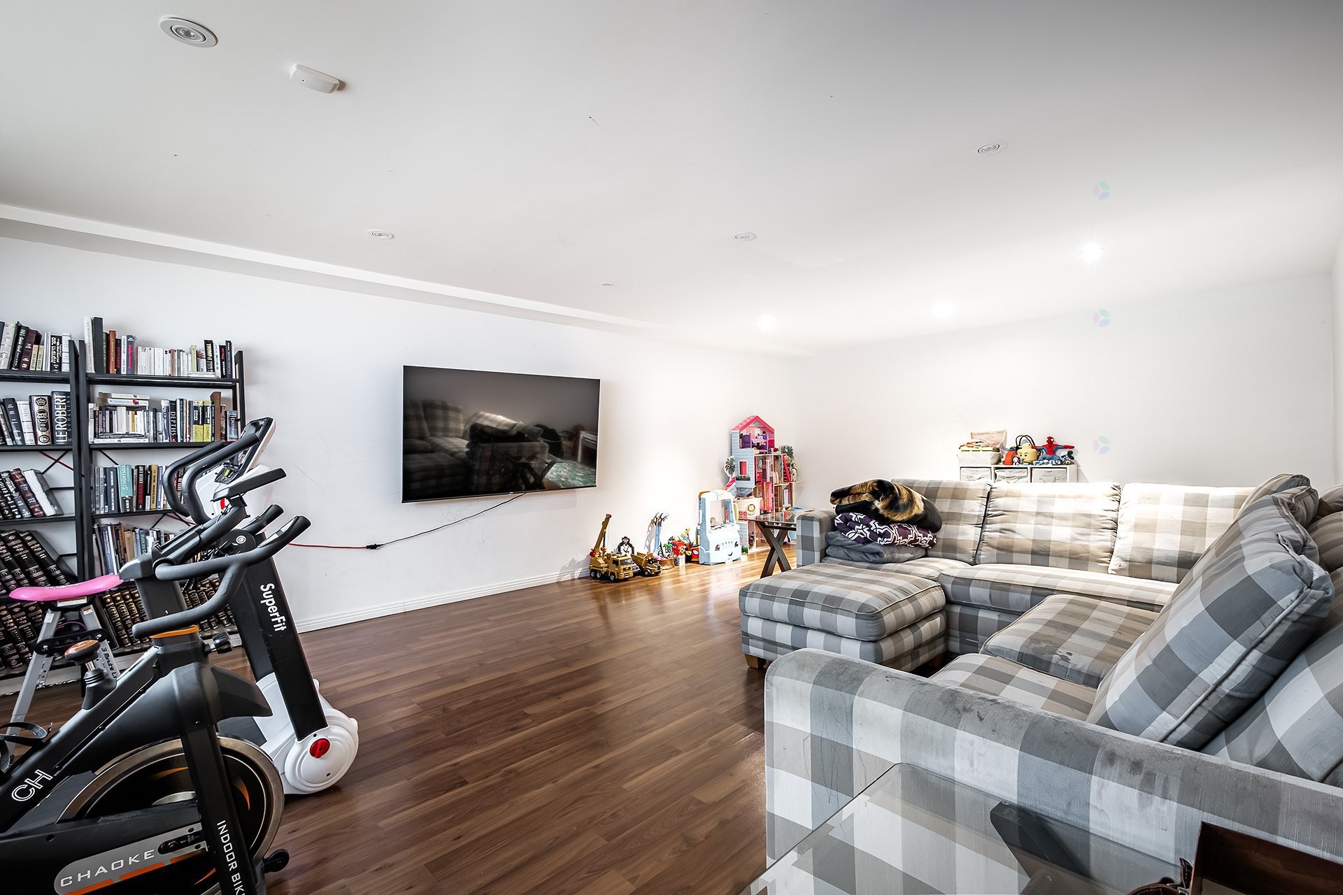 









5754

 - 5756


Av. Fairside

,
Côte-Saint-Luc,




QC
H4W2A7

