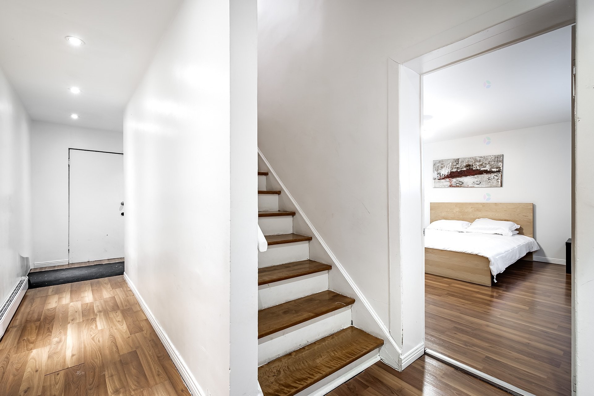 









5754

 - 5756


Av. Fairside

,
Côte-Saint-Luc,




QC
H4W2A7

