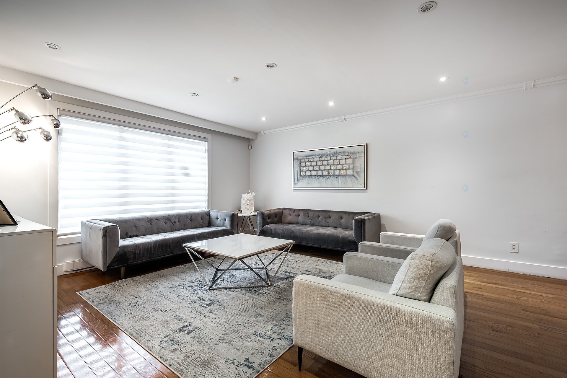 









5754

 - 5756


Av. Fairside

,
Côte-Saint-Luc,




QC
H4W2A7


