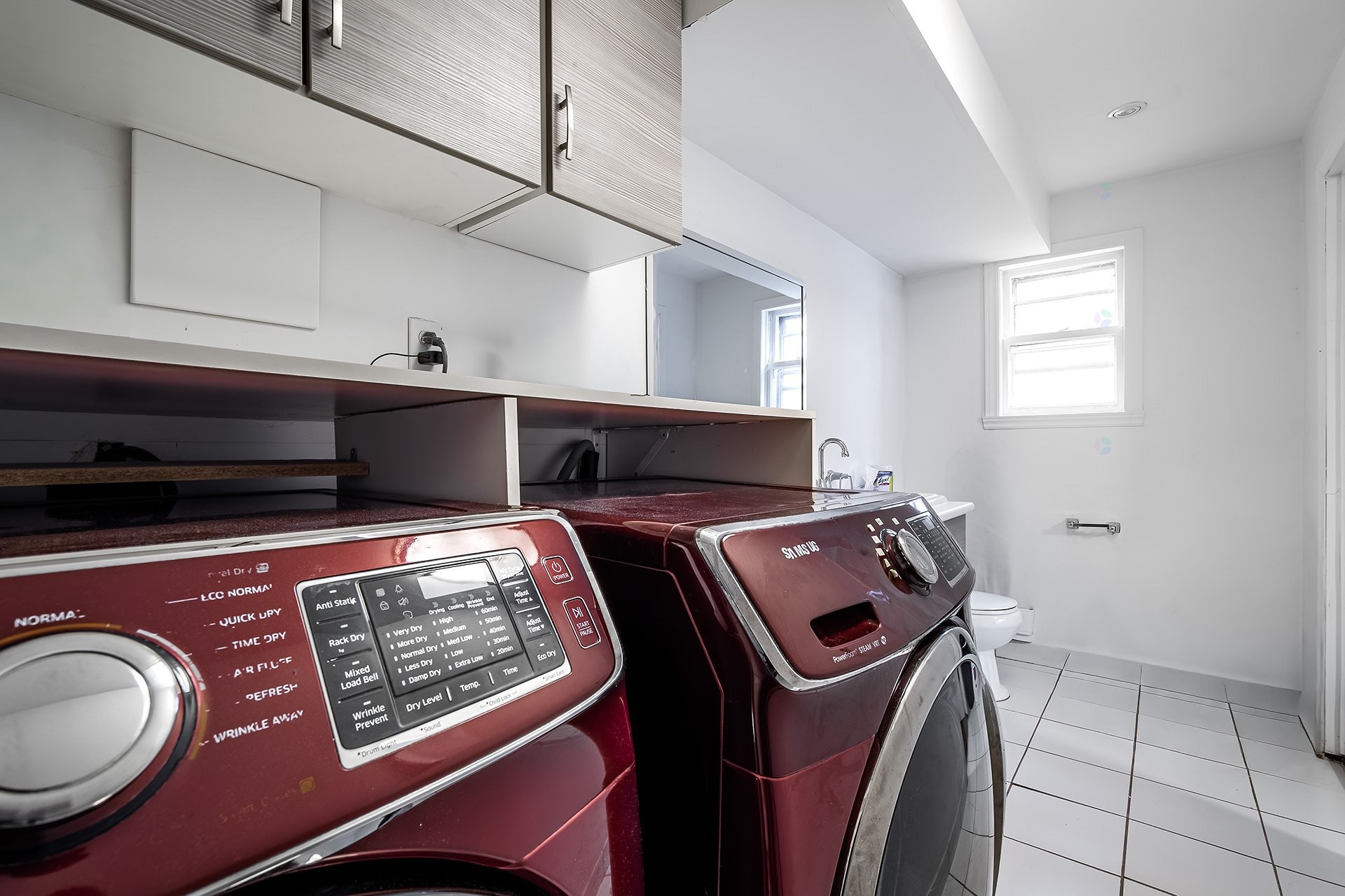 









5754

 - 5756


Av. Fairside

,
Côte-Saint-Luc,




QC
H4W2A7

