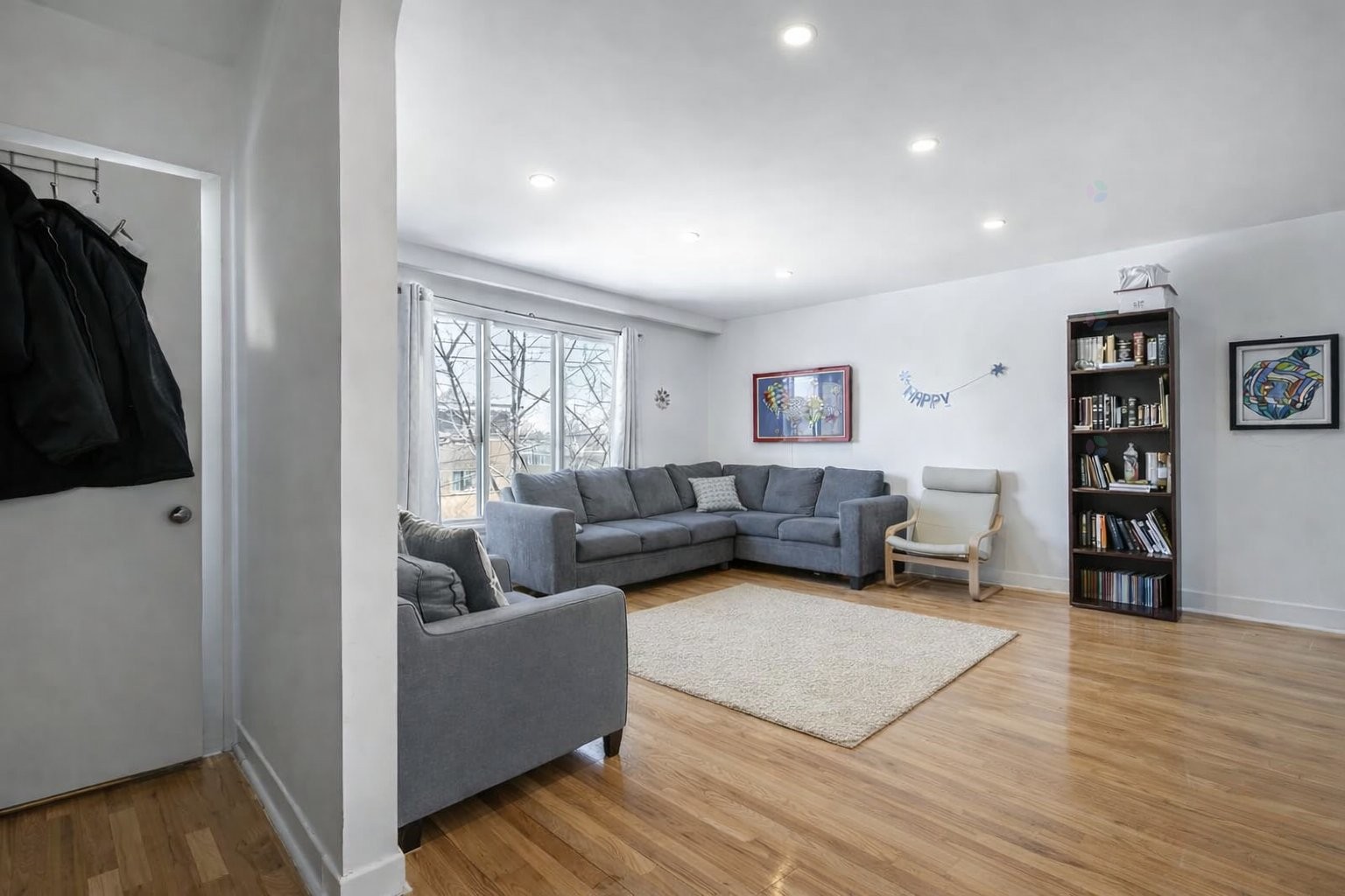









5754

 - 5756


Av. Fairside

,
Côte-Saint-Luc,




QC
H4W2A7

