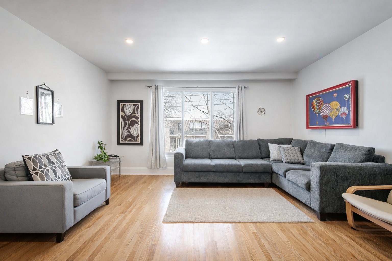 









5754

 - 5756


Av. Fairside

,
Côte-Saint-Luc,




QC
H4W2A7

