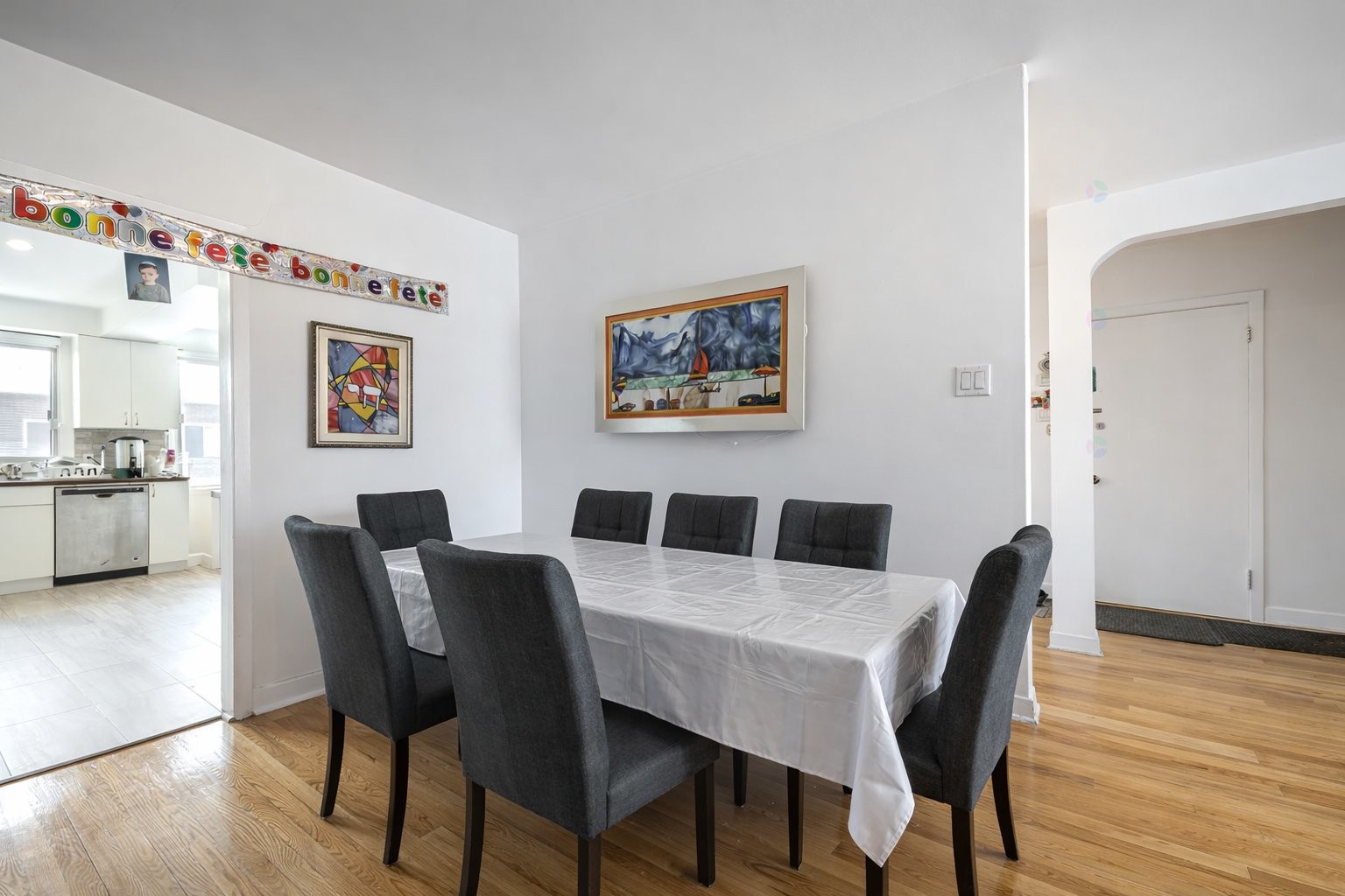 









5754

 - 5756


Av. Fairside

,
Côte-Saint-Luc,




QC
H4W2A7

