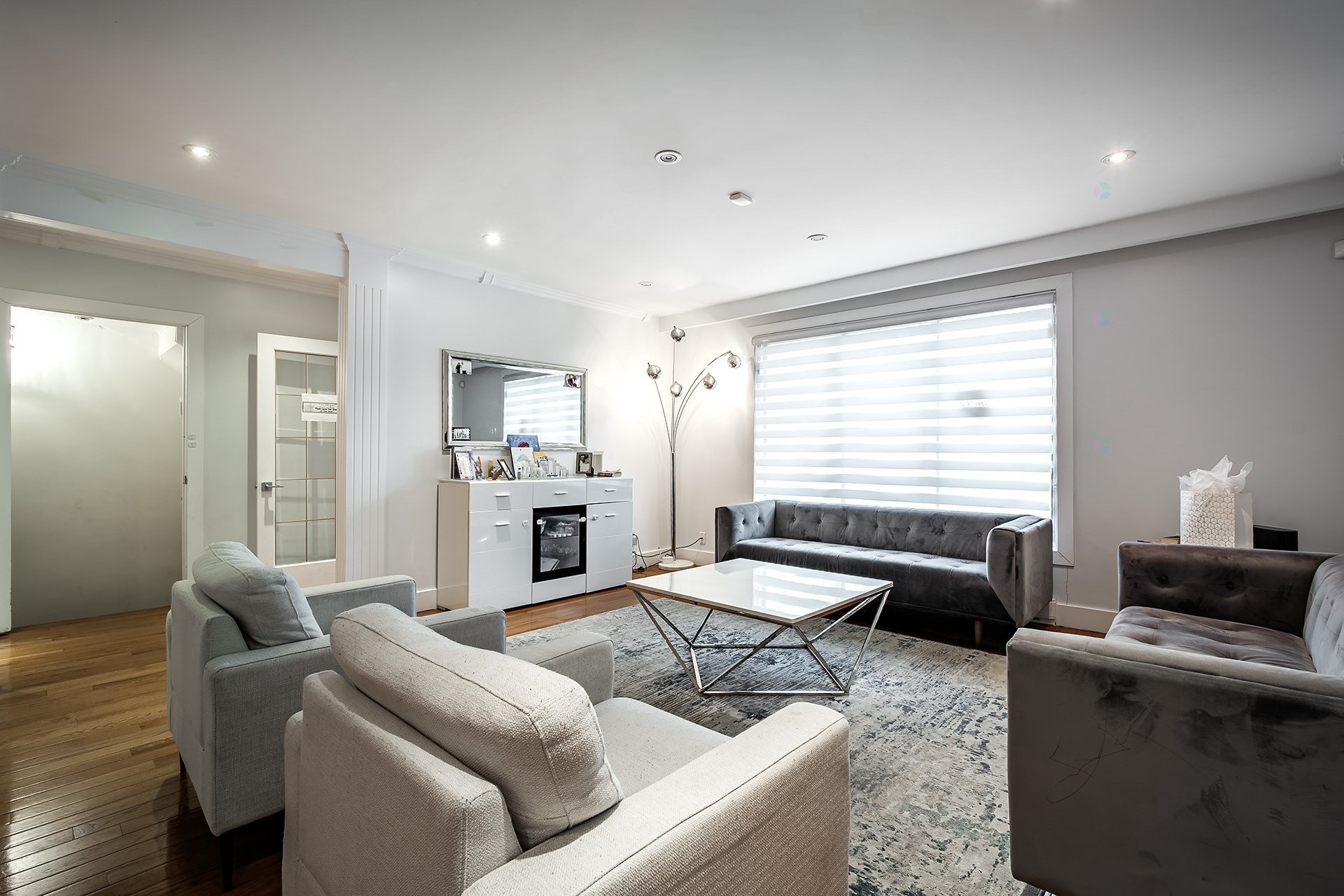 









5754

 - 5756


Av. Fairside

,
Côte-Saint-Luc,




QC
H4W2A7

