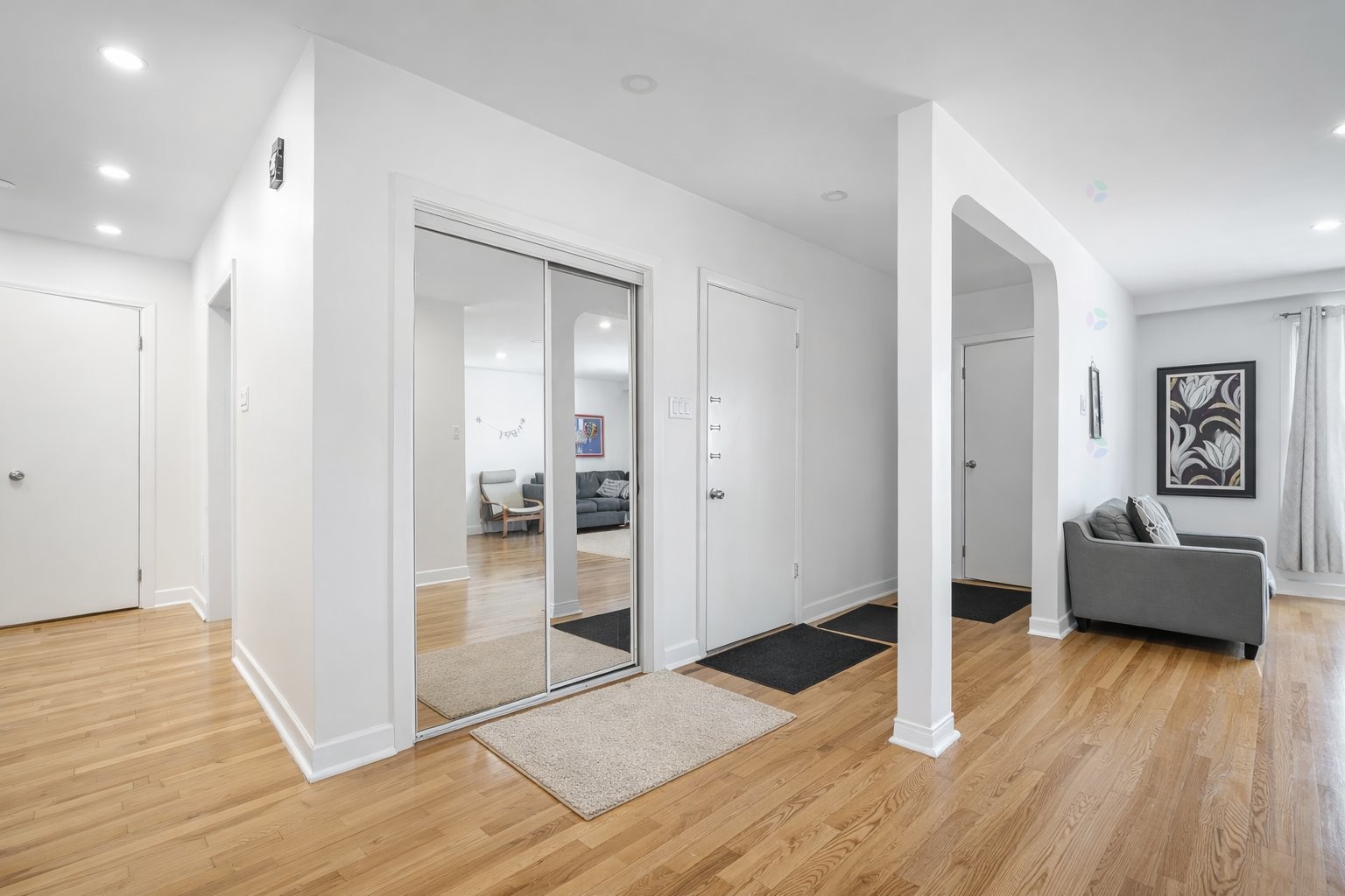 









5754

 - 5756


Av. Fairside

,
Côte-Saint-Luc,




QC
H4W2A7

