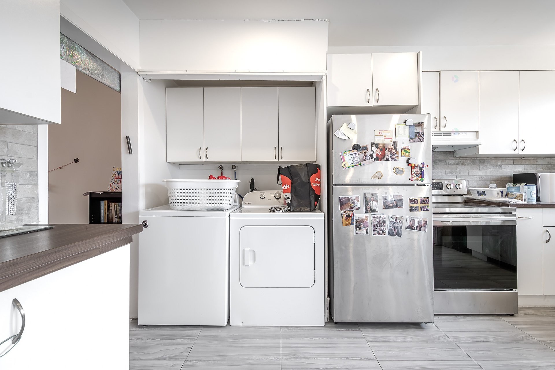 









5754

 - 5756


Av. Fairside

,
Côte-Saint-Luc,




QC
H4W2A7

