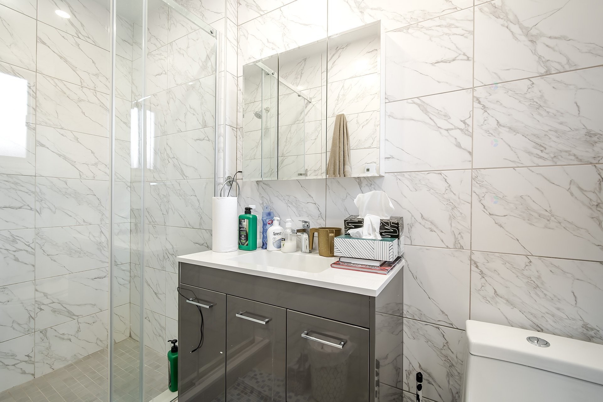 









5754

 - 5756


Av. Fairside

,
Côte-Saint-Luc,




QC
H4W2A7

