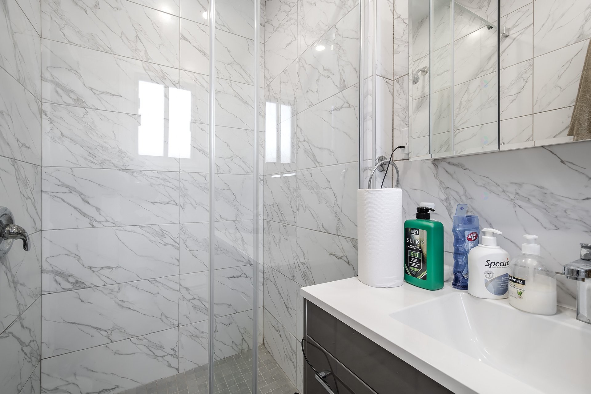 









5754

 - 5756


Av. Fairside

,
Côte-Saint-Luc,




QC
H4W2A7

