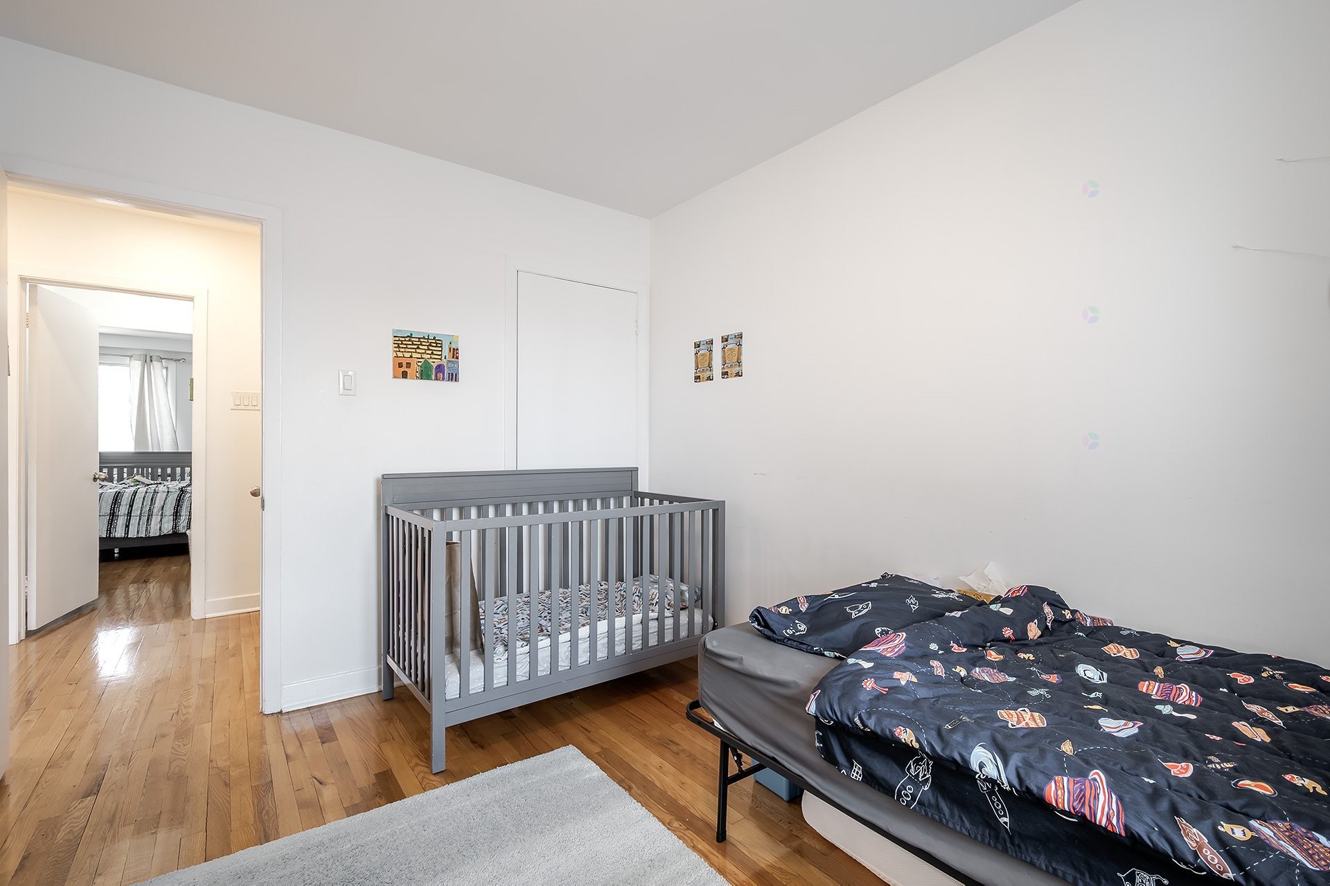 









5754

 - 5756


Av. Fairside

,
Côte-Saint-Luc,




QC
H4W2A7

