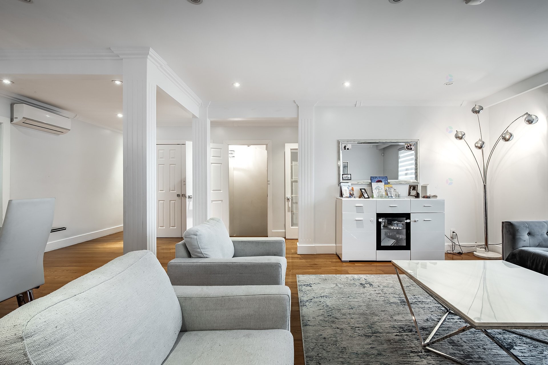 









5754

 - 5756


Av. Fairside

,
Côte-Saint-Luc,




QC
H4W2A7

