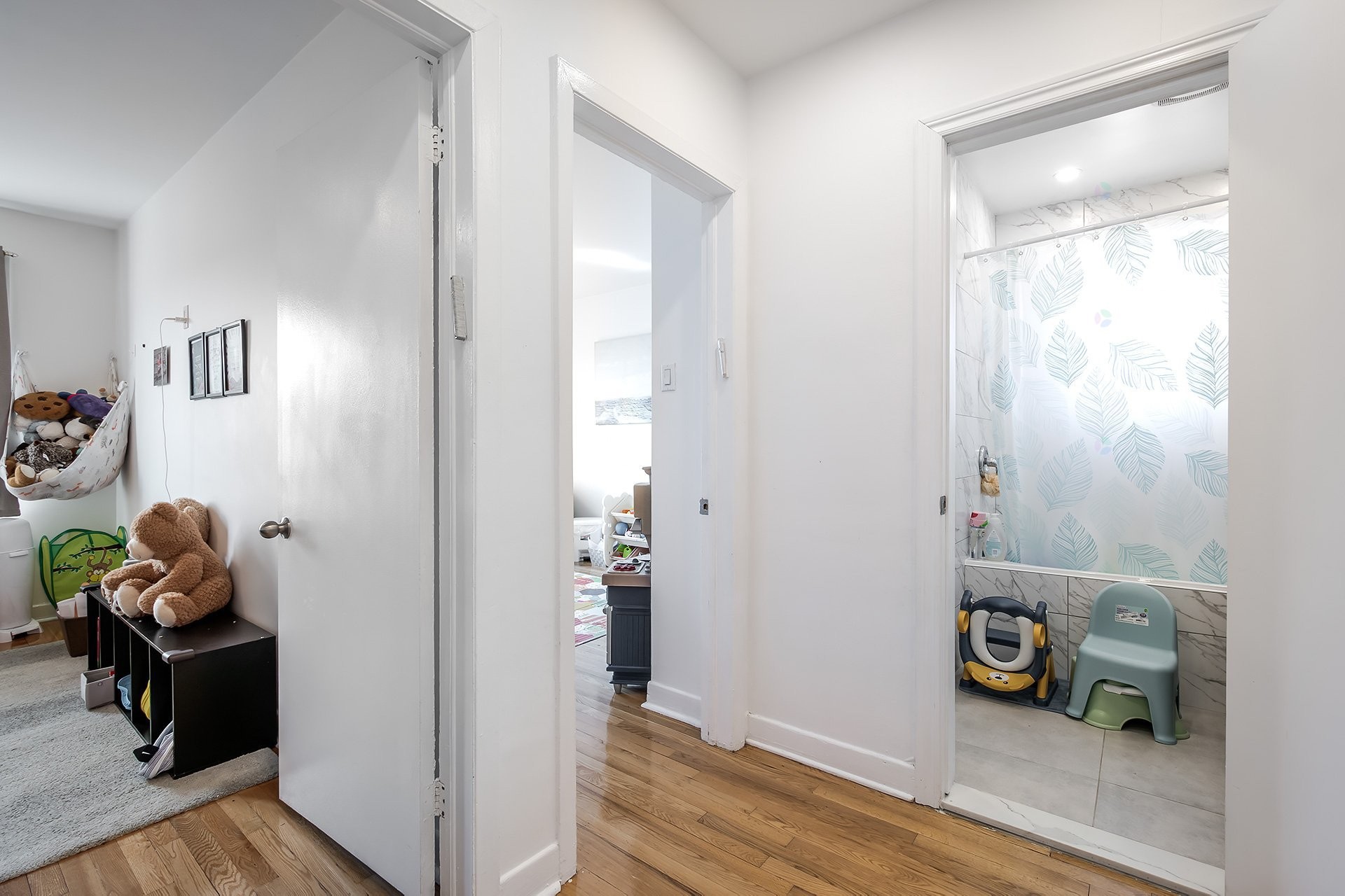 









5754

 - 5756


Av. Fairside

,
Côte-Saint-Luc,




QC
H4W2A7

