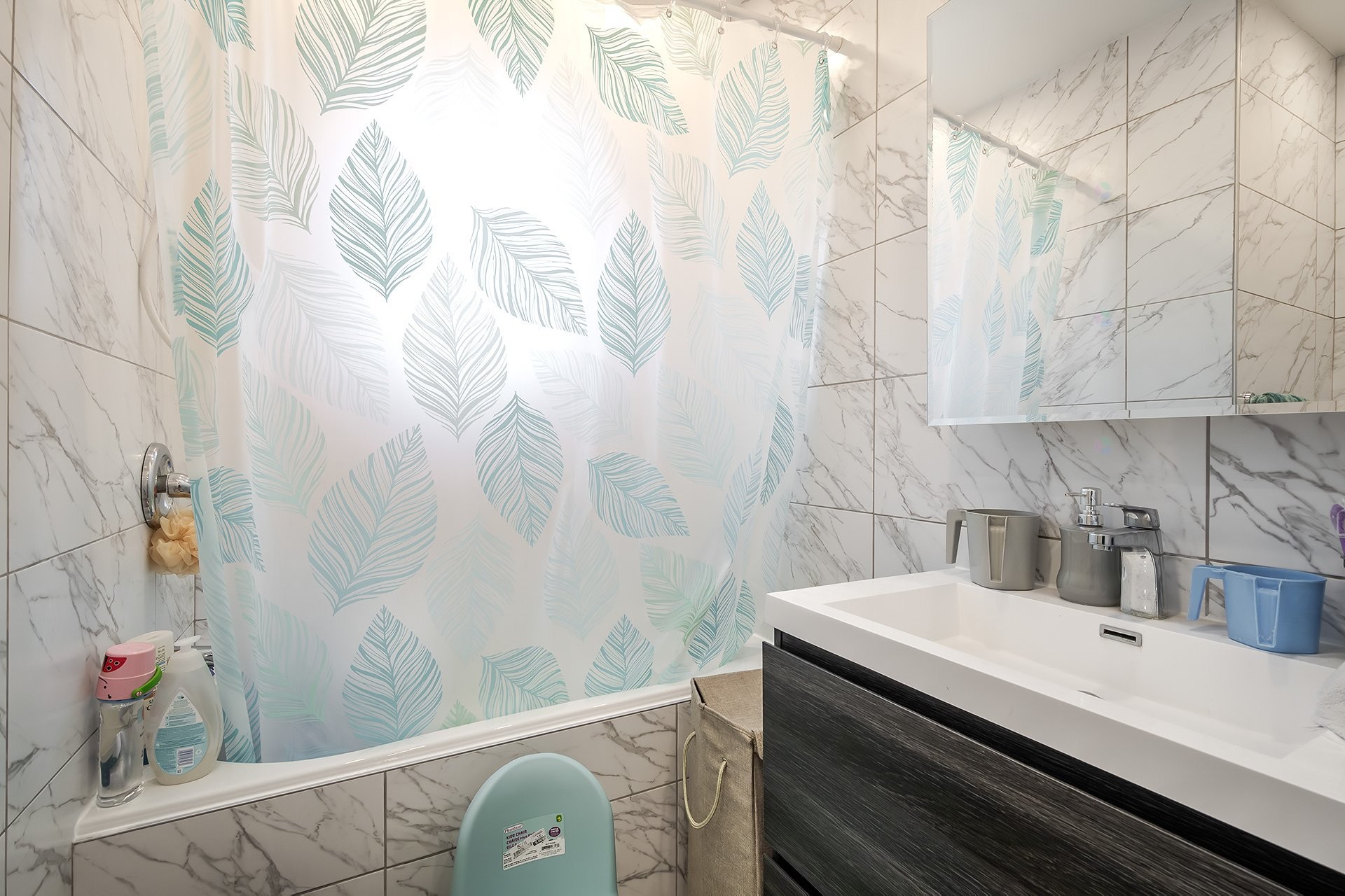 









5754

 - 5756


Av. Fairside

,
Côte-Saint-Luc,




QC
H4W2A7

