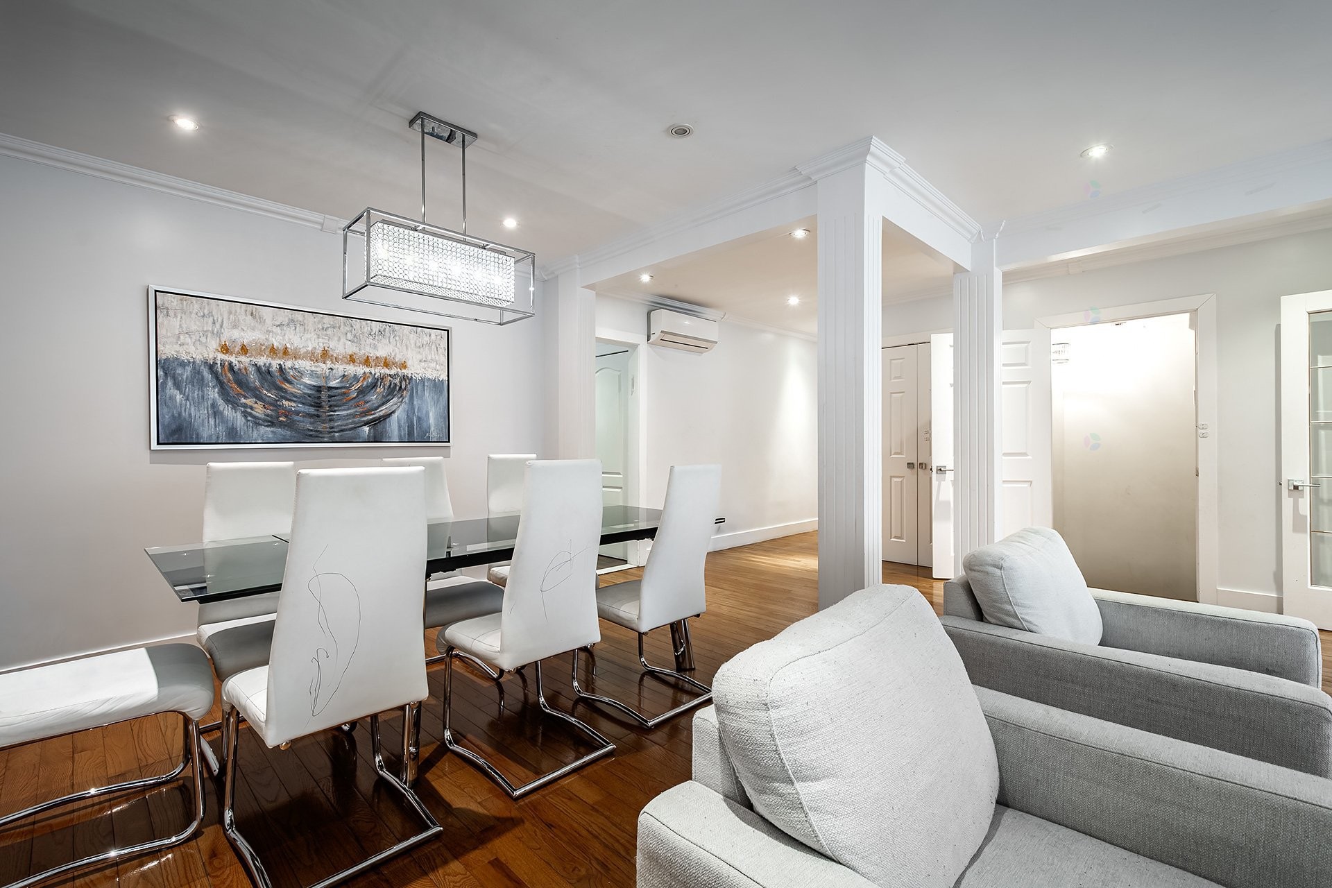 









5754

 - 5756


Av. Fairside

,
Côte-Saint-Luc,




QC
H4W2A7

