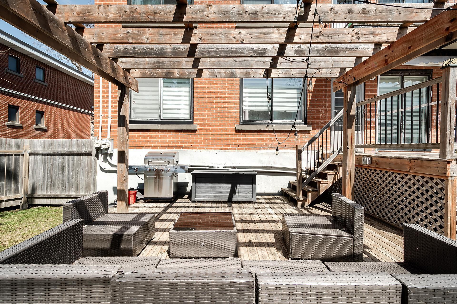 









5754

 - 5756


Av. Fairside

,
Côte-Saint-Luc,




QC
H4W2A7

