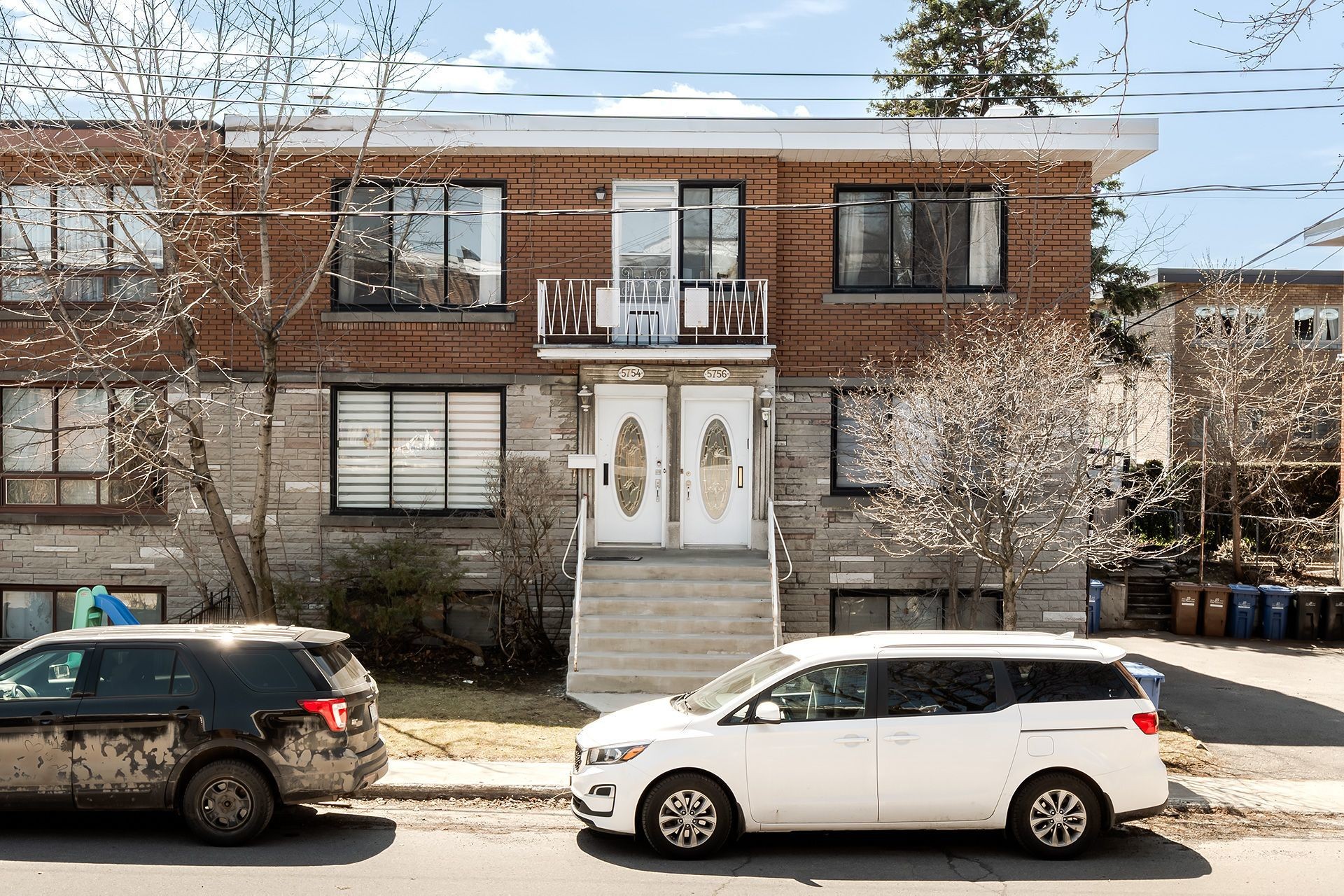 









5754

 - 5756


Av. Fairside

,
Côte-Saint-Luc,




QC
H4W2A7

