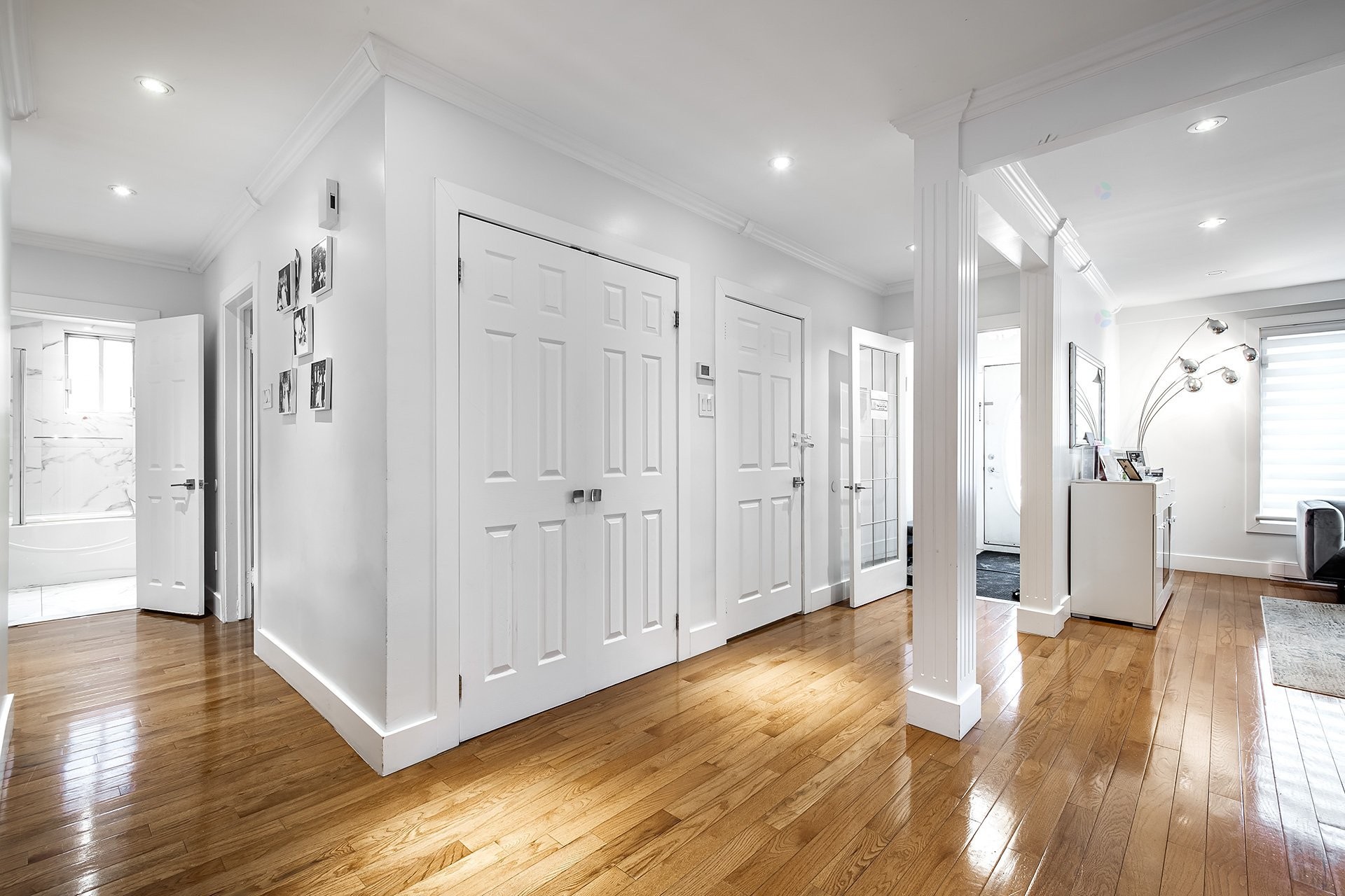 









5754

 - 5756


Av. Fairside

,
Côte-Saint-Luc,




QC
H4W2A7

