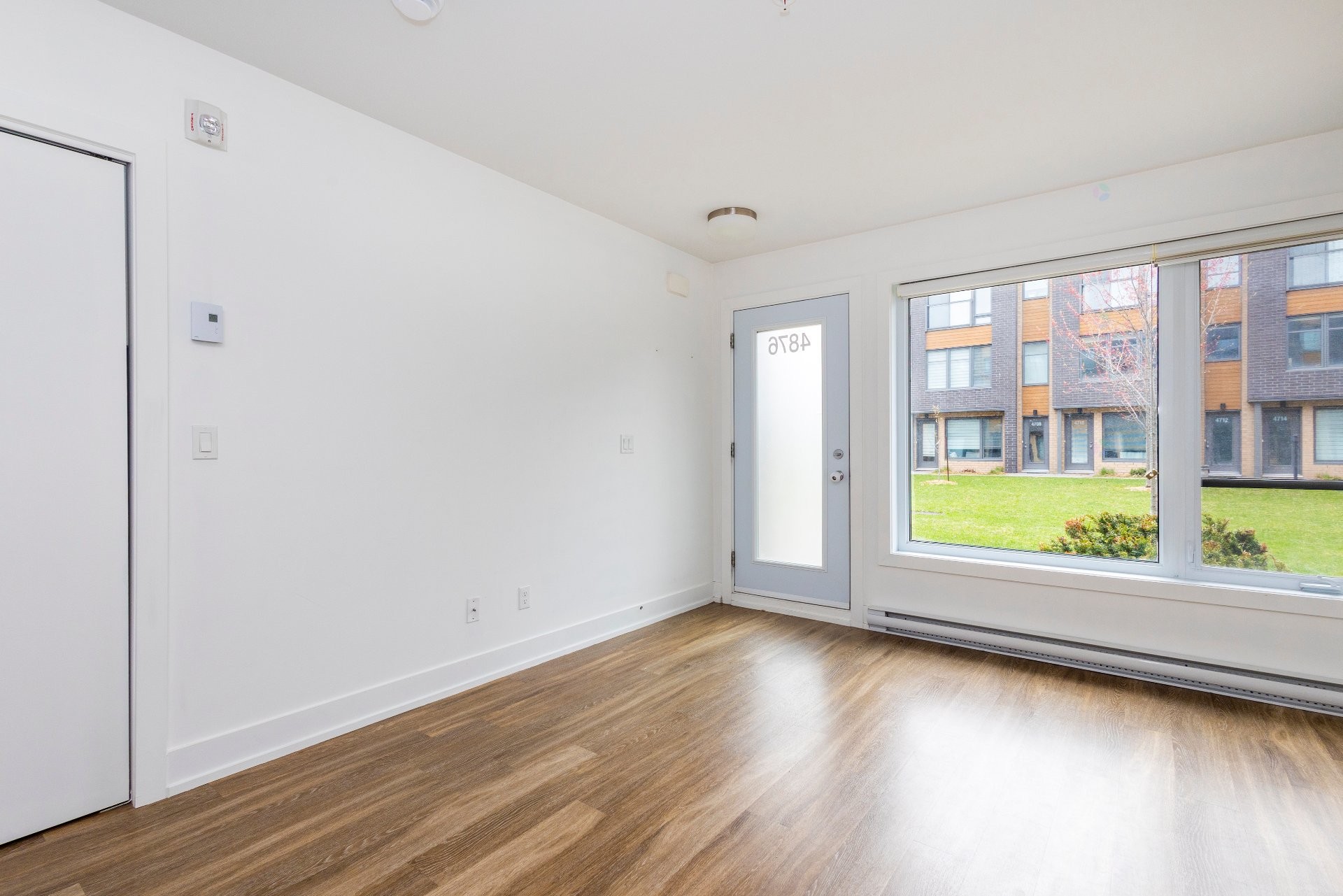 









4876


Rue La Perrière

,
Longueuil (Saint-Hubert),




QC
J3Y0S6

