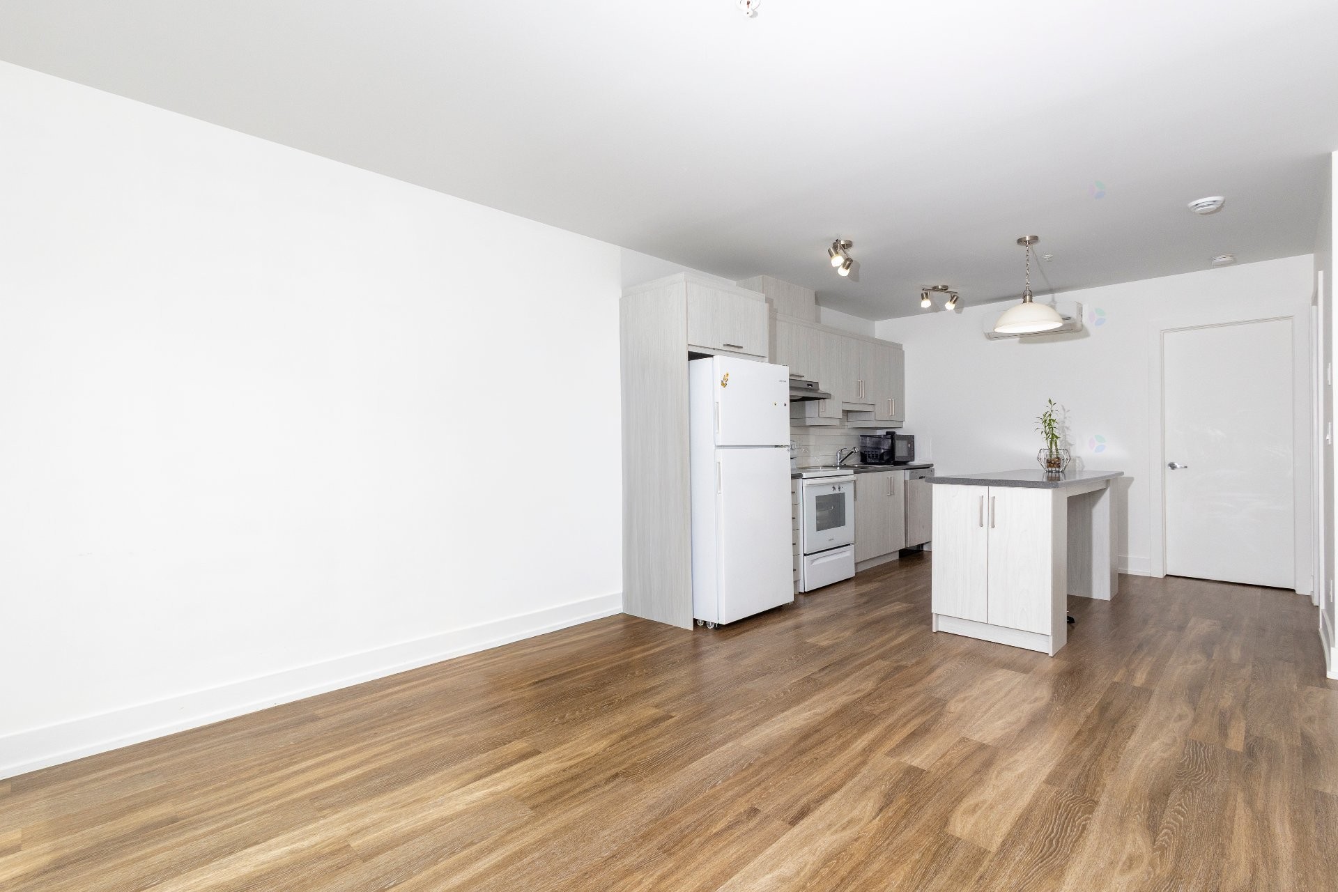 









4876


Rue La Perrière

,
Longueuil (Saint-Hubert),




QC
J3Y0S6

