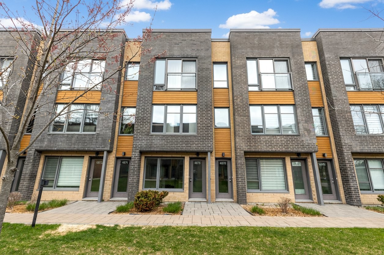 









4876


Rue La Perrière

,
Longueuil (Saint-Hubert),




QC
J3Y0S6

