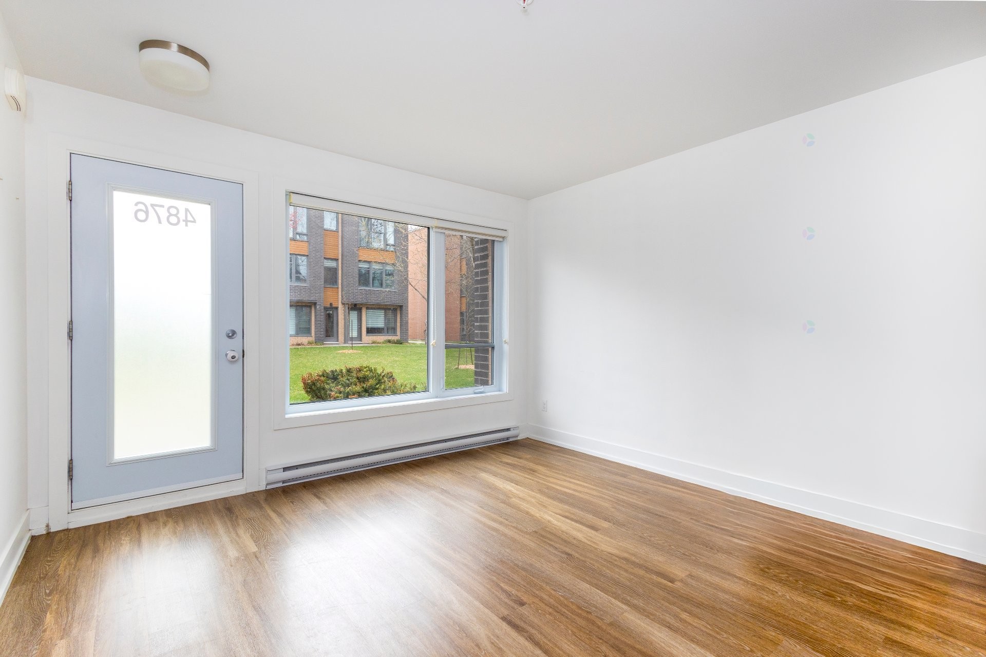 









4876


Rue La Perrière

,
Longueuil (Saint-Hubert),




QC
J3Y0S6

