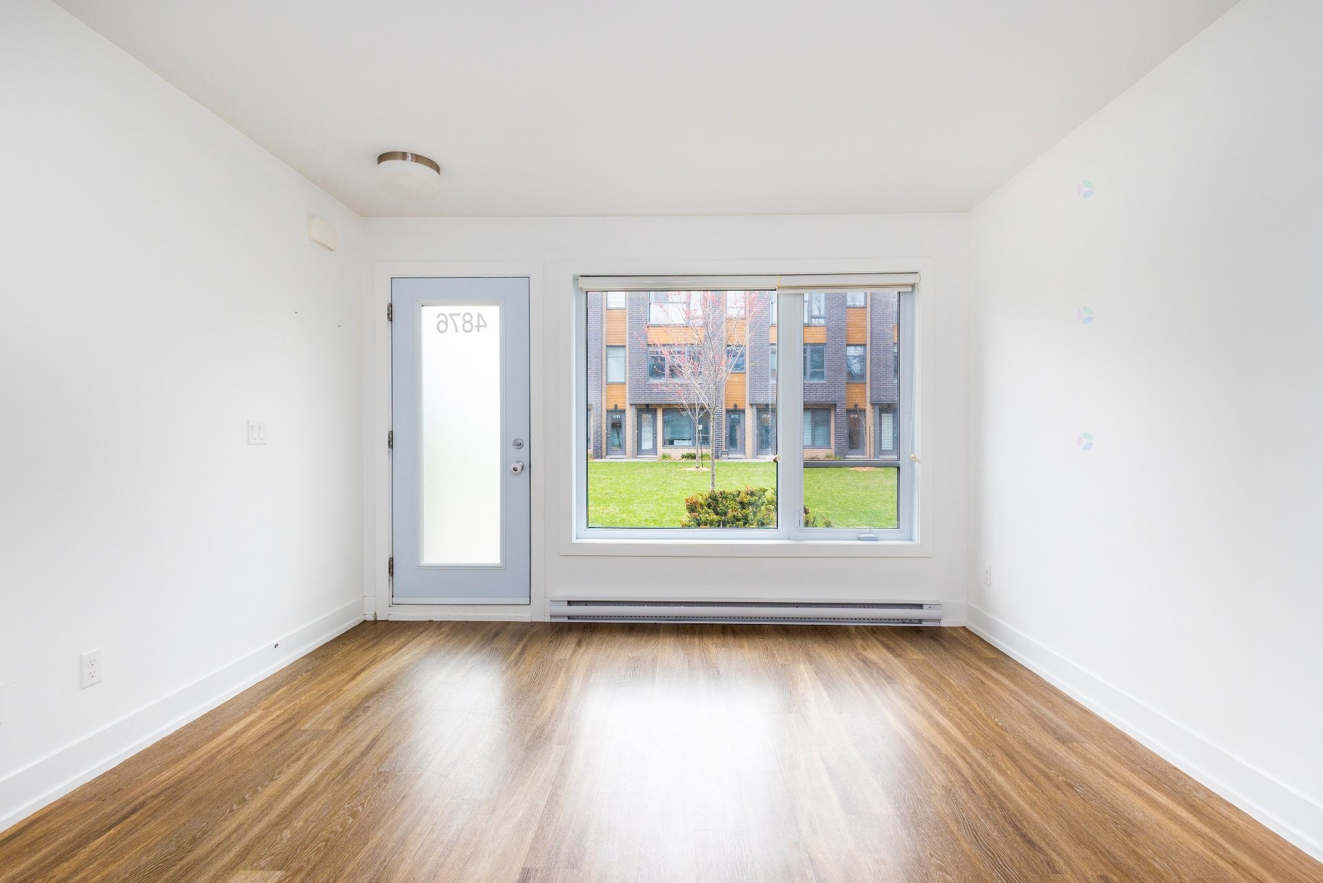 









4876


Rue La Perrière

,
Longueuil (Saint-Hubert),




QC
J3Y0S6

