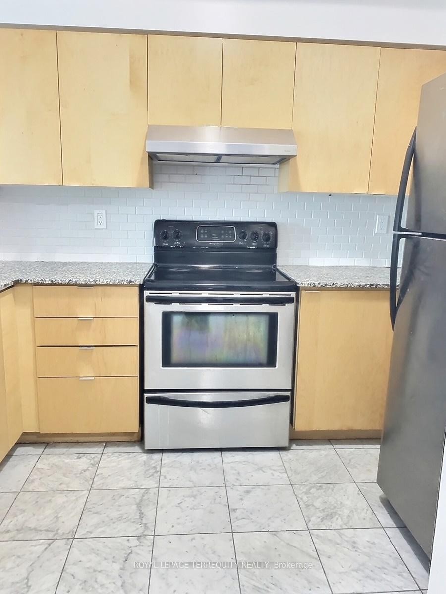 









230


Queens

Quay West, 2322,
Toronto,




ON
M5J 2Y7

