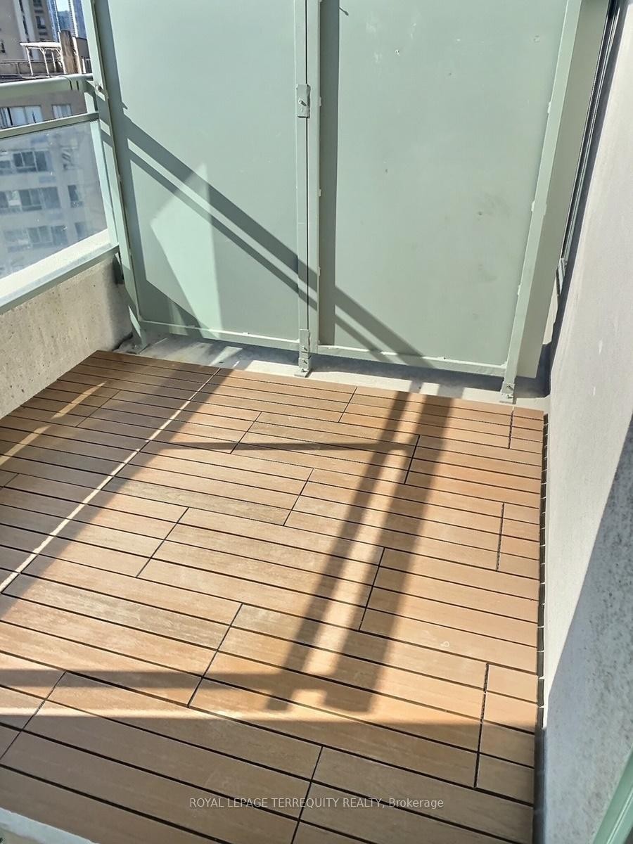 









230


Queens

Quay West, 2322,
Toronto,




ON
M5J 2Y7


