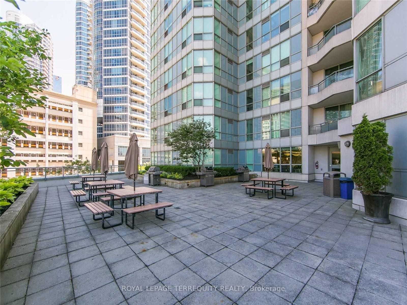 









230


Queens

Quay West, 2322,
Toronto,




ON
M5J 2Y7

