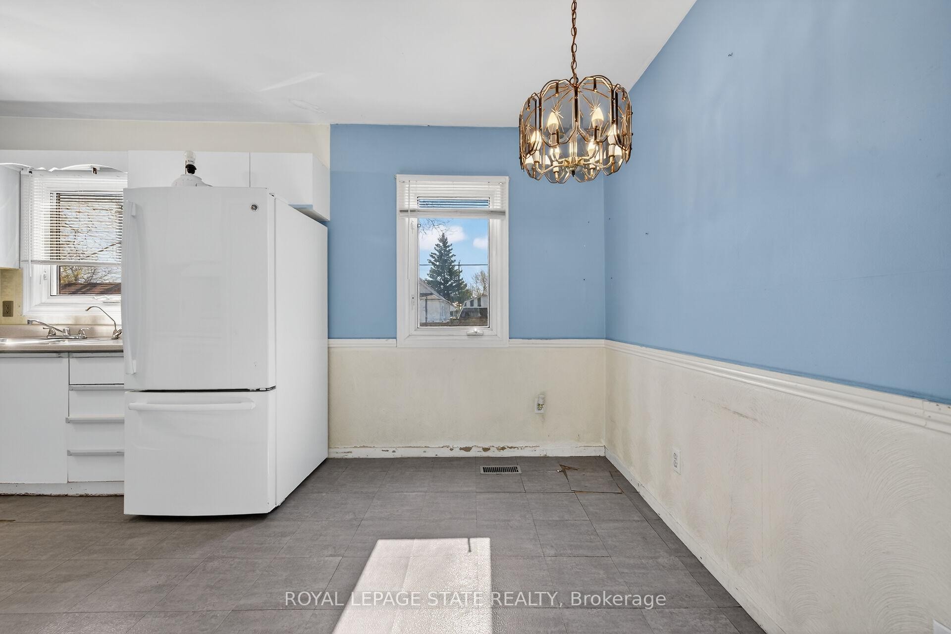 









227


West 19th

Street,
Hamilton,




ON
L9C 4J3

