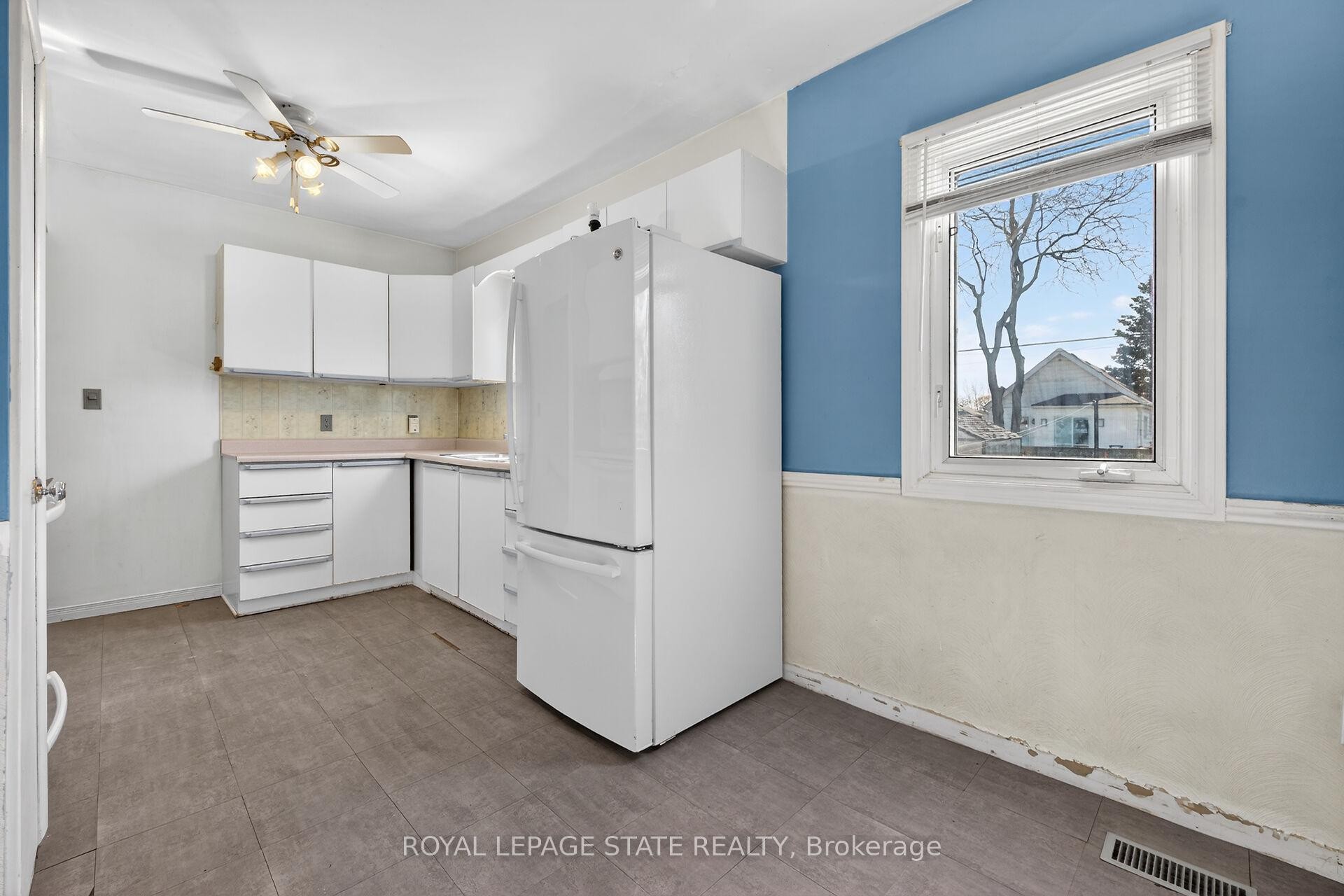 









227


West 19th

Street,
Hamilton,




ON
L9C 4J3

