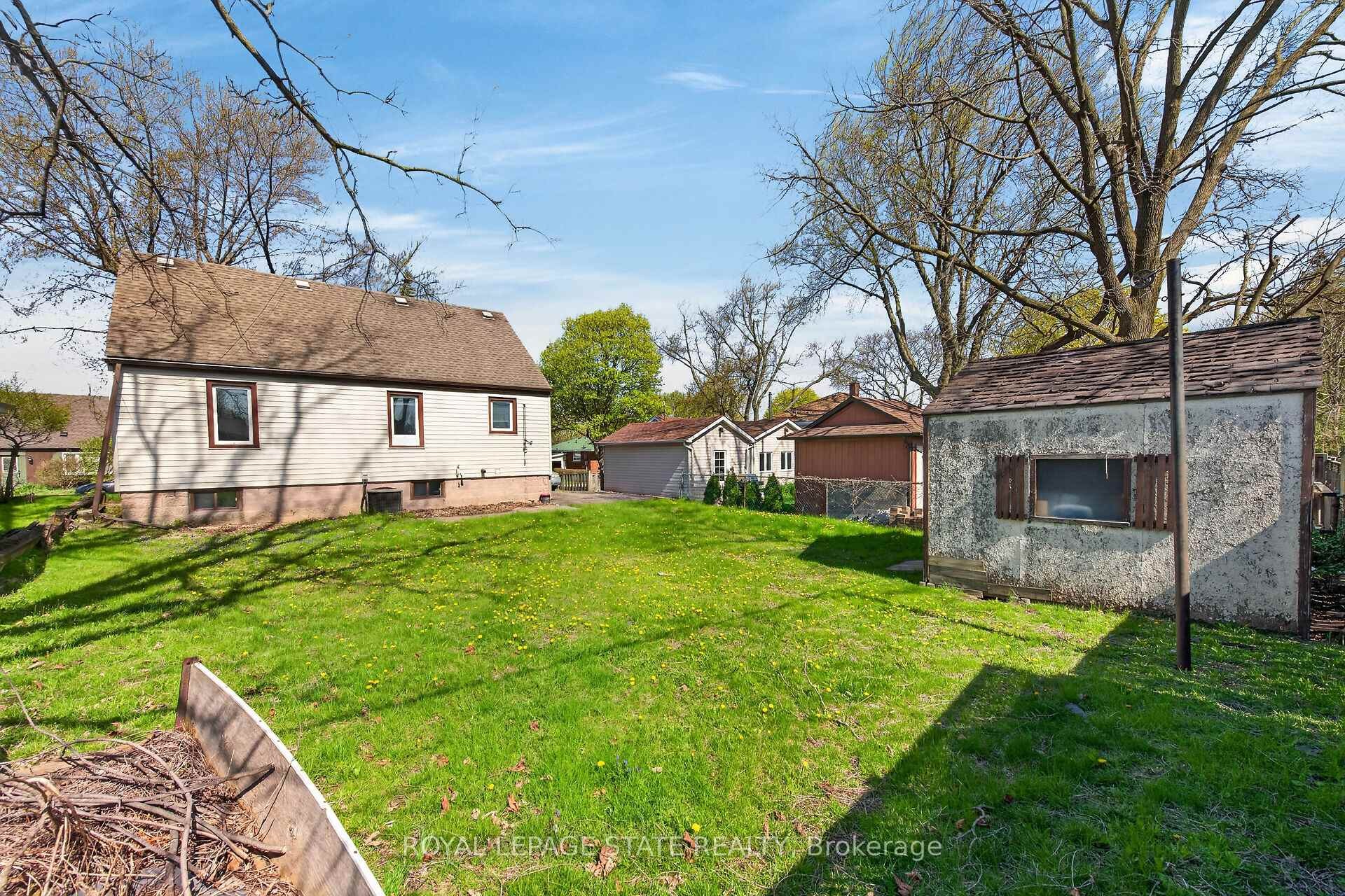 









227


West 19th

Street,
Hamilton,




ON
L9C 4J3

