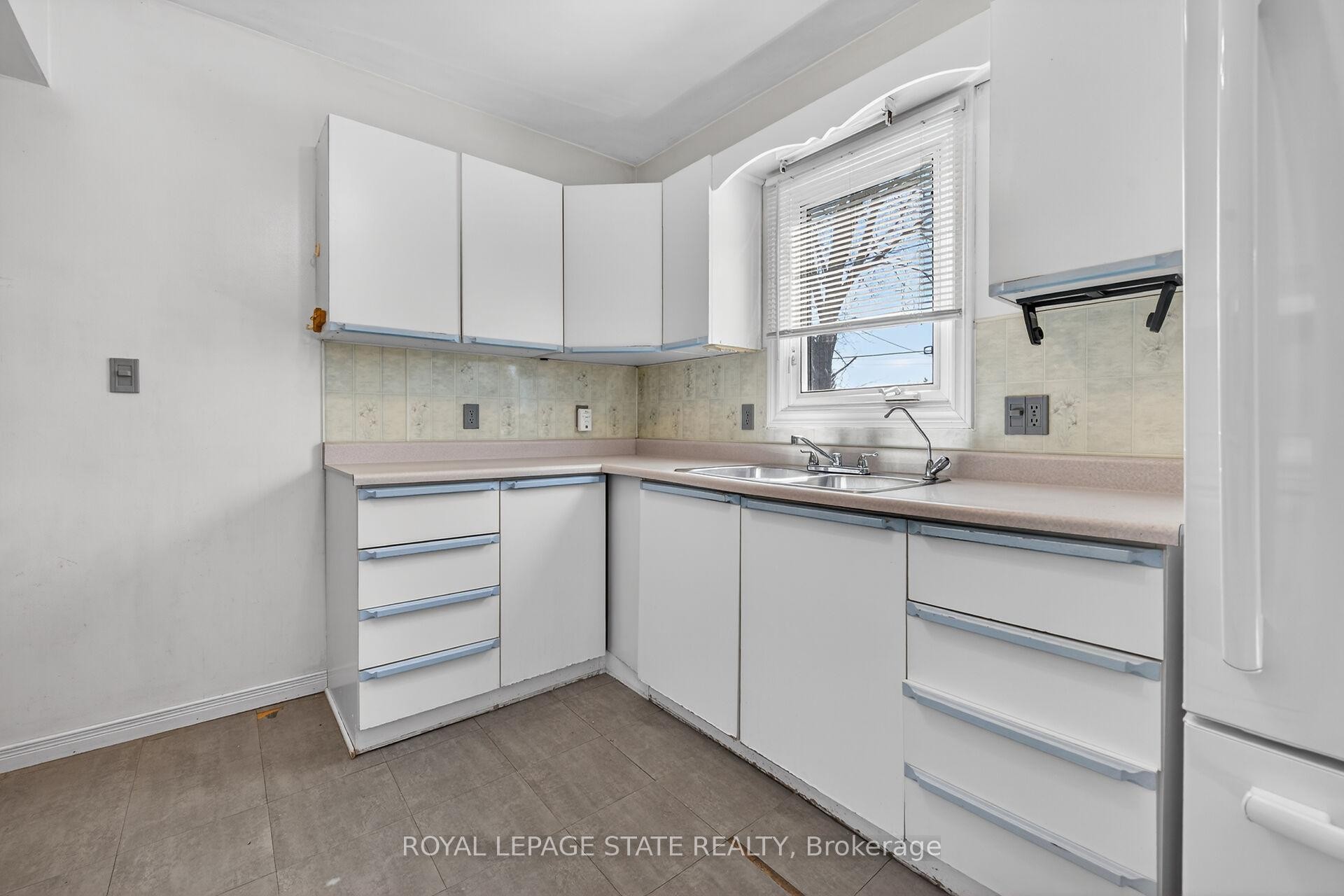 









227


West 19th

Street,
Hamilton,




ON
L9C 4J3

