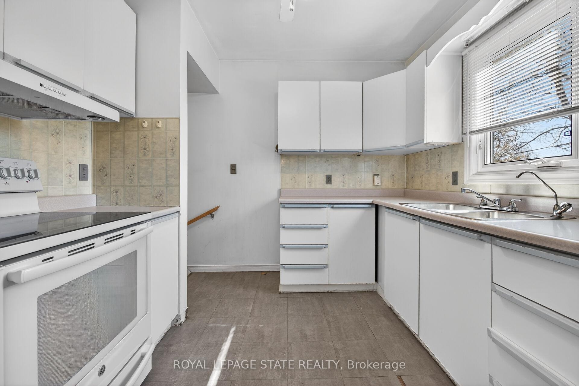 









227


West 19th

Street,
Hamilton,




ON
L9C 4J3

